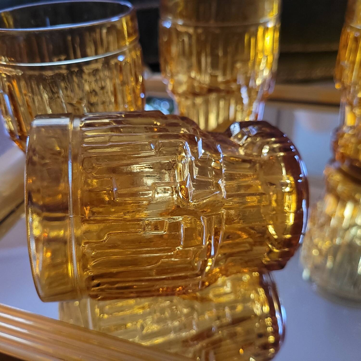 Verres ambrés en verre moulé. Années 60–70