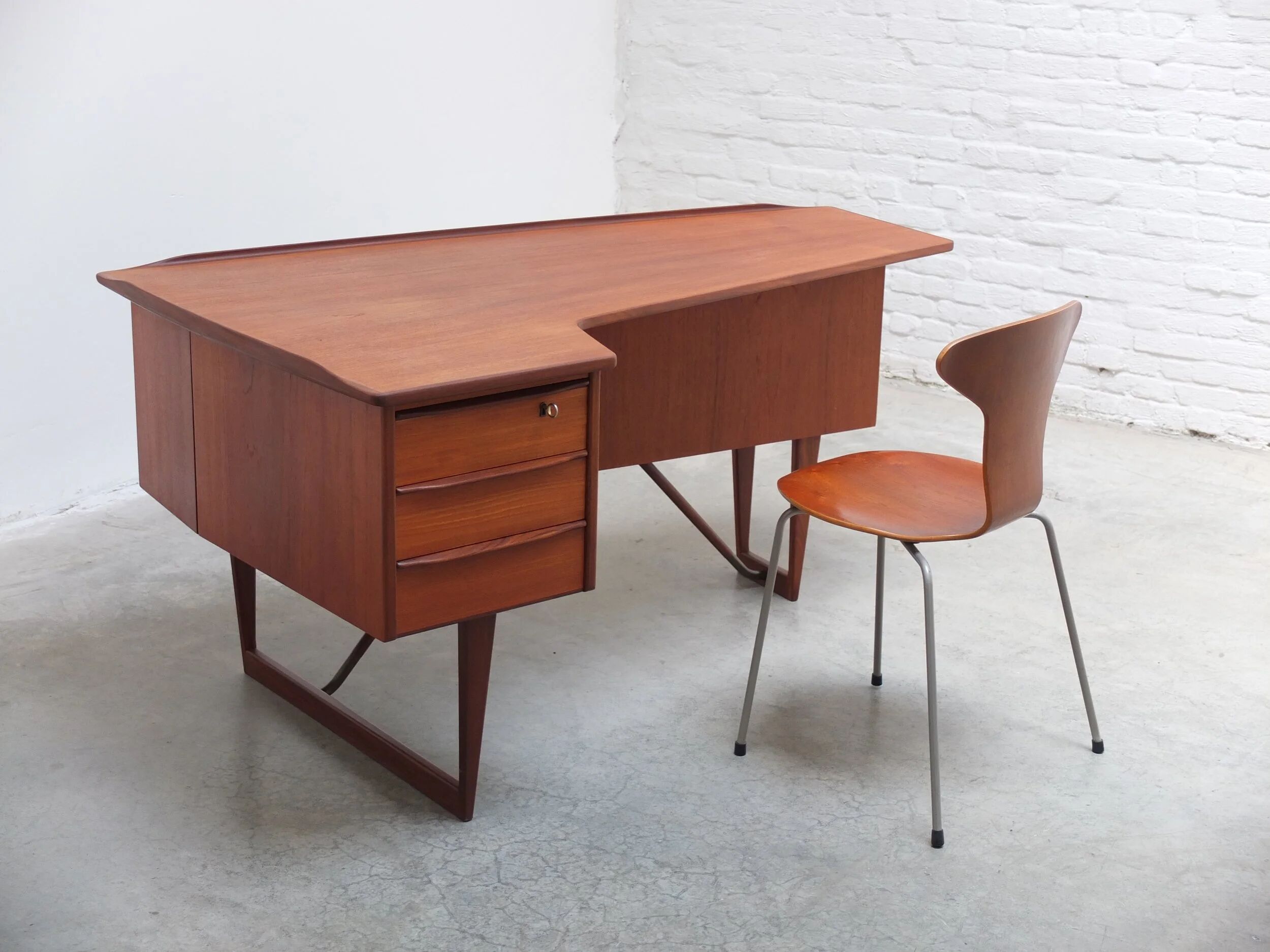 Freestanding 'Boomerang' desk in teak by Peter Løvig Nielsen, 1968