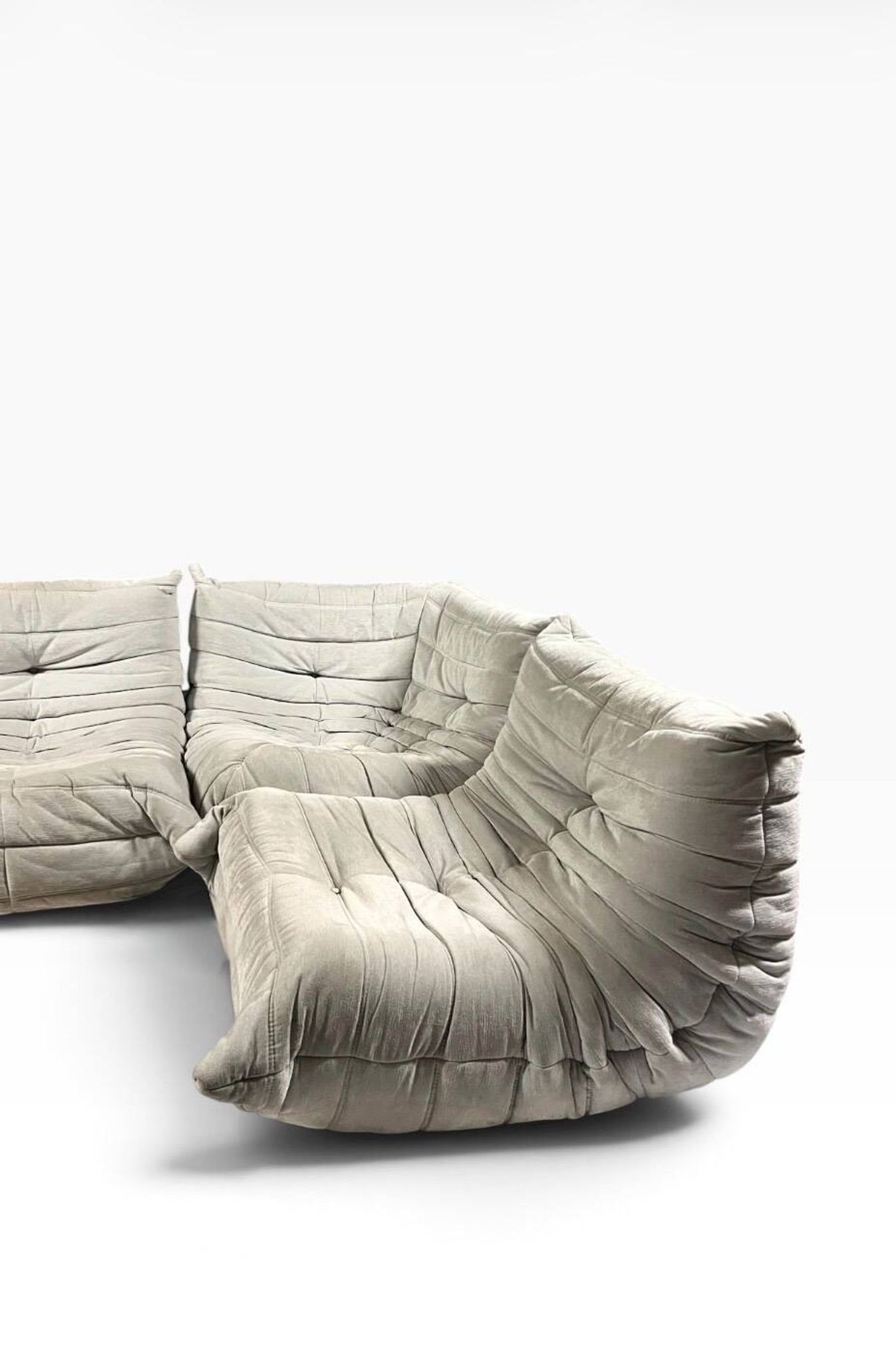 Ensemble modulable Togo en velours grege par Ducaroy, Maison Ligne Roset