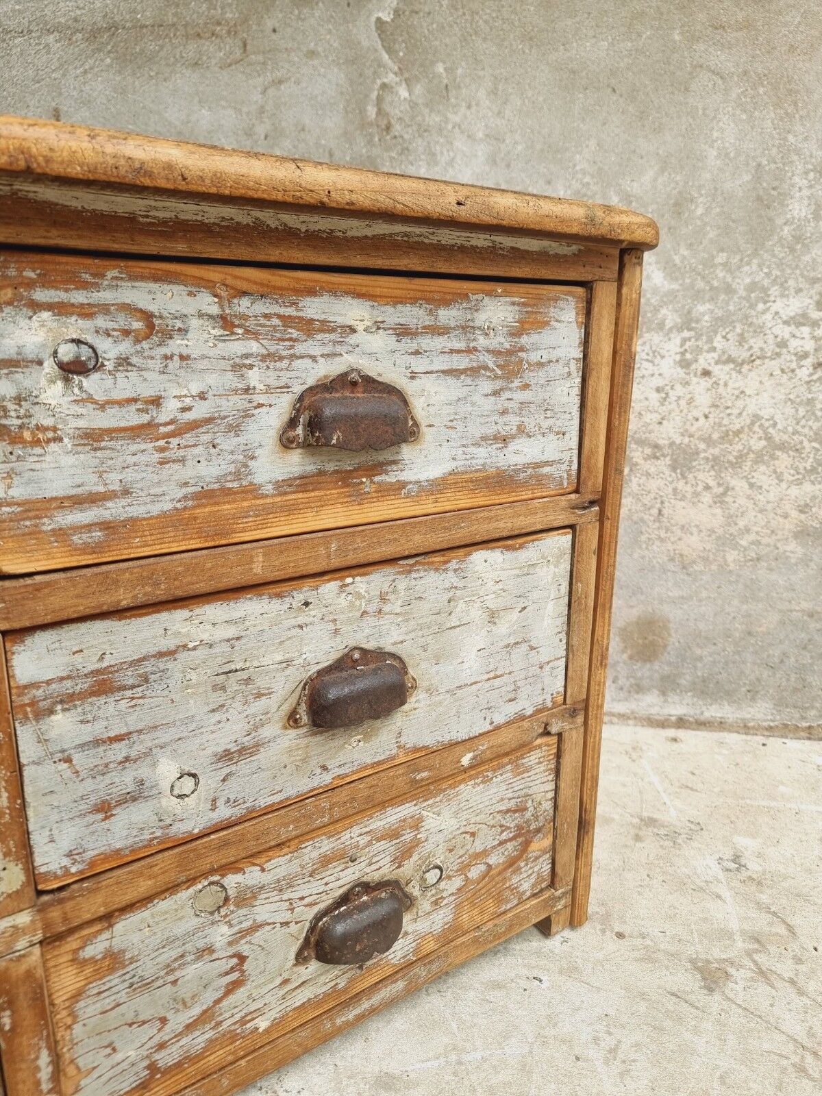 Workshop chest of drawers