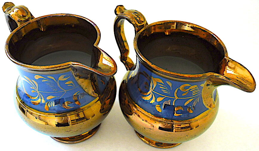 Paire de pichets en faïence lustrée du Staffordshire dite faïence de "Jersey"
