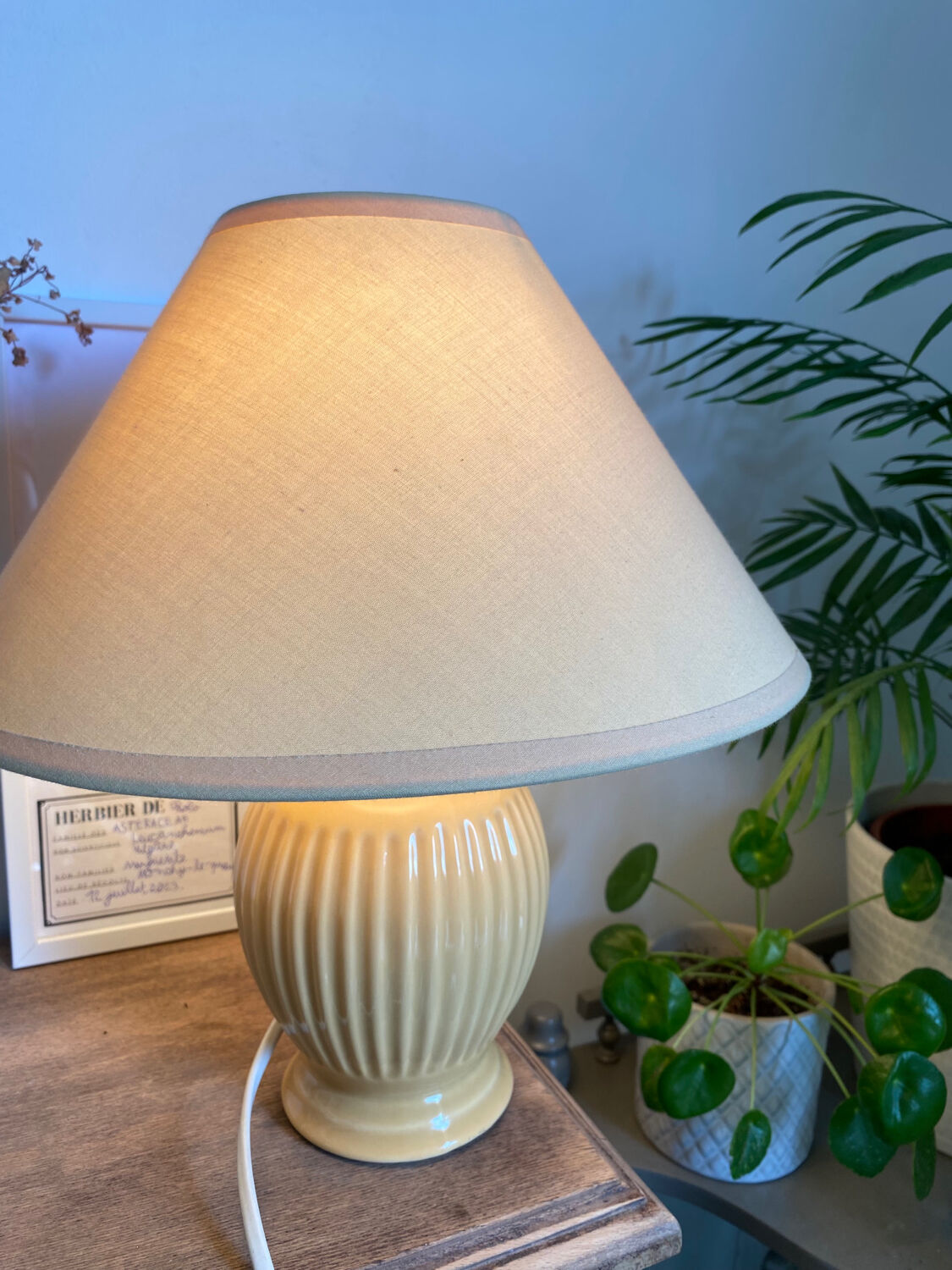 Ceramic table lamp