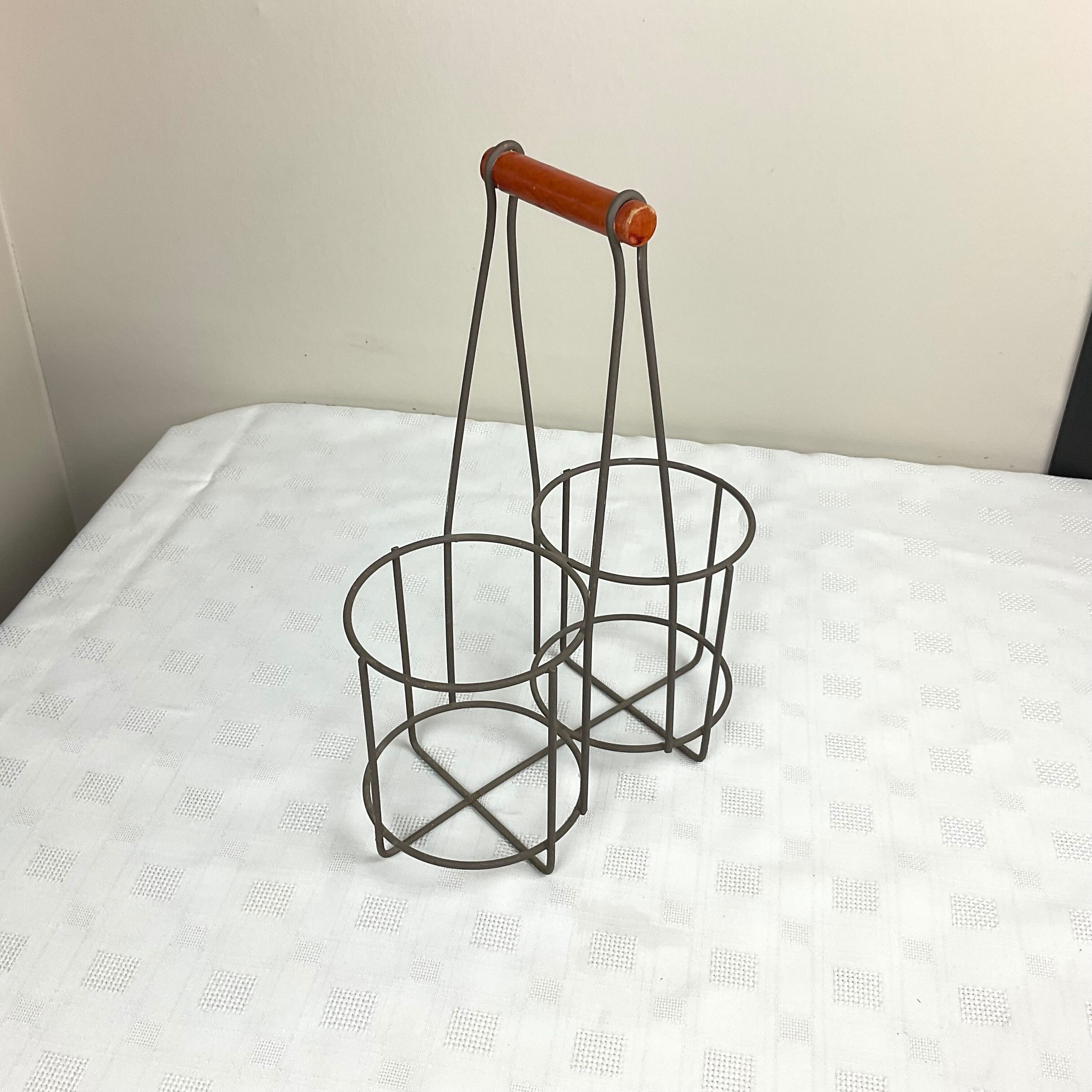 Metal bottle basket