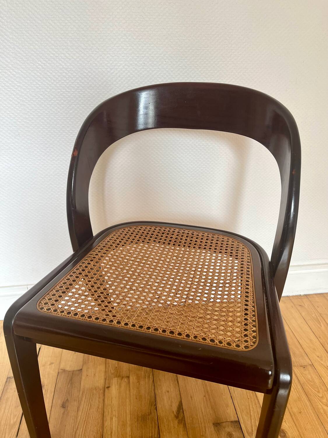 Chaise gondole cannée Baumann
