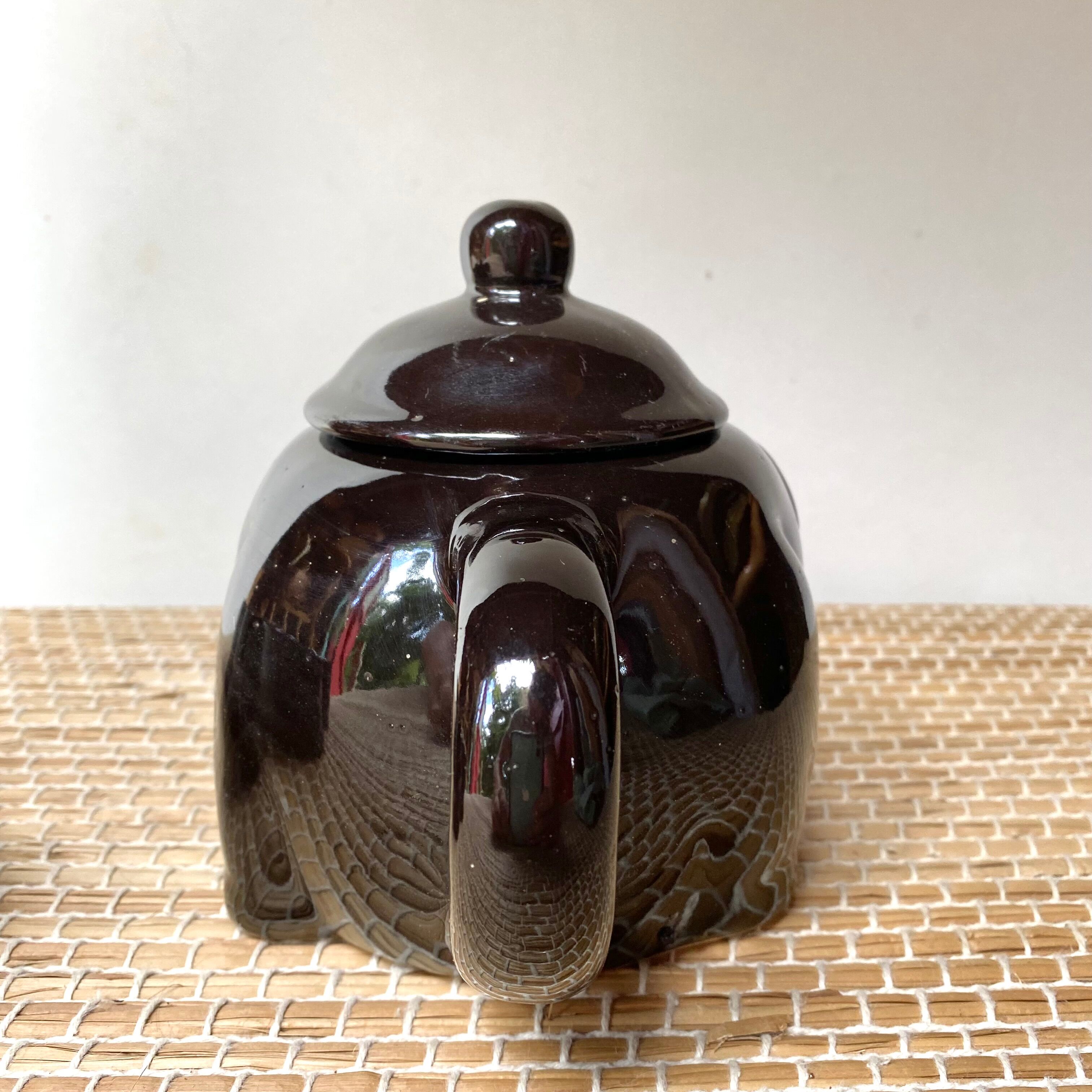 Vintage teapot and vintage elephant cups