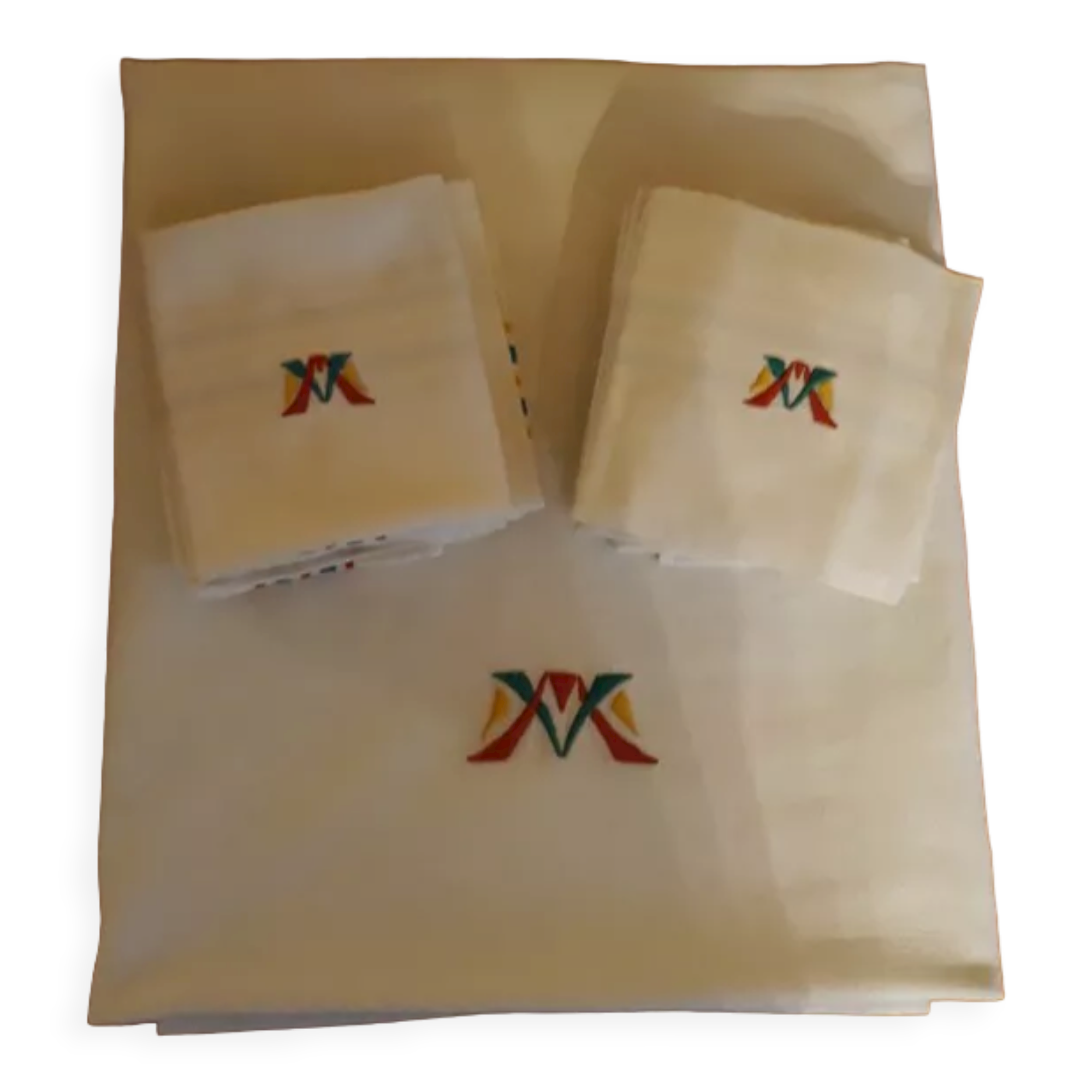 Hand-embroidered tablecloth and its 12 napkins - Encrypted " M V " -80s