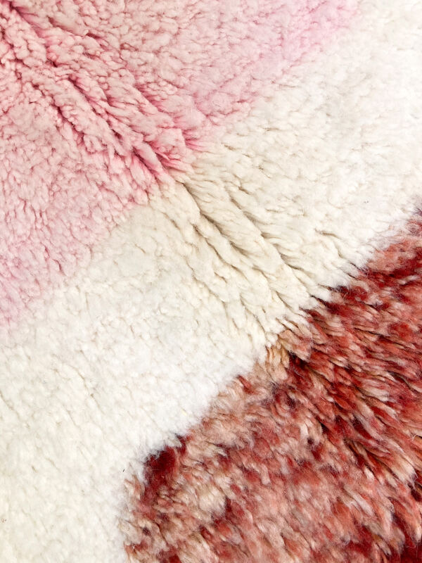 Tapis berbère marocain beni ouarain écru à motifs colorés 248x161cm