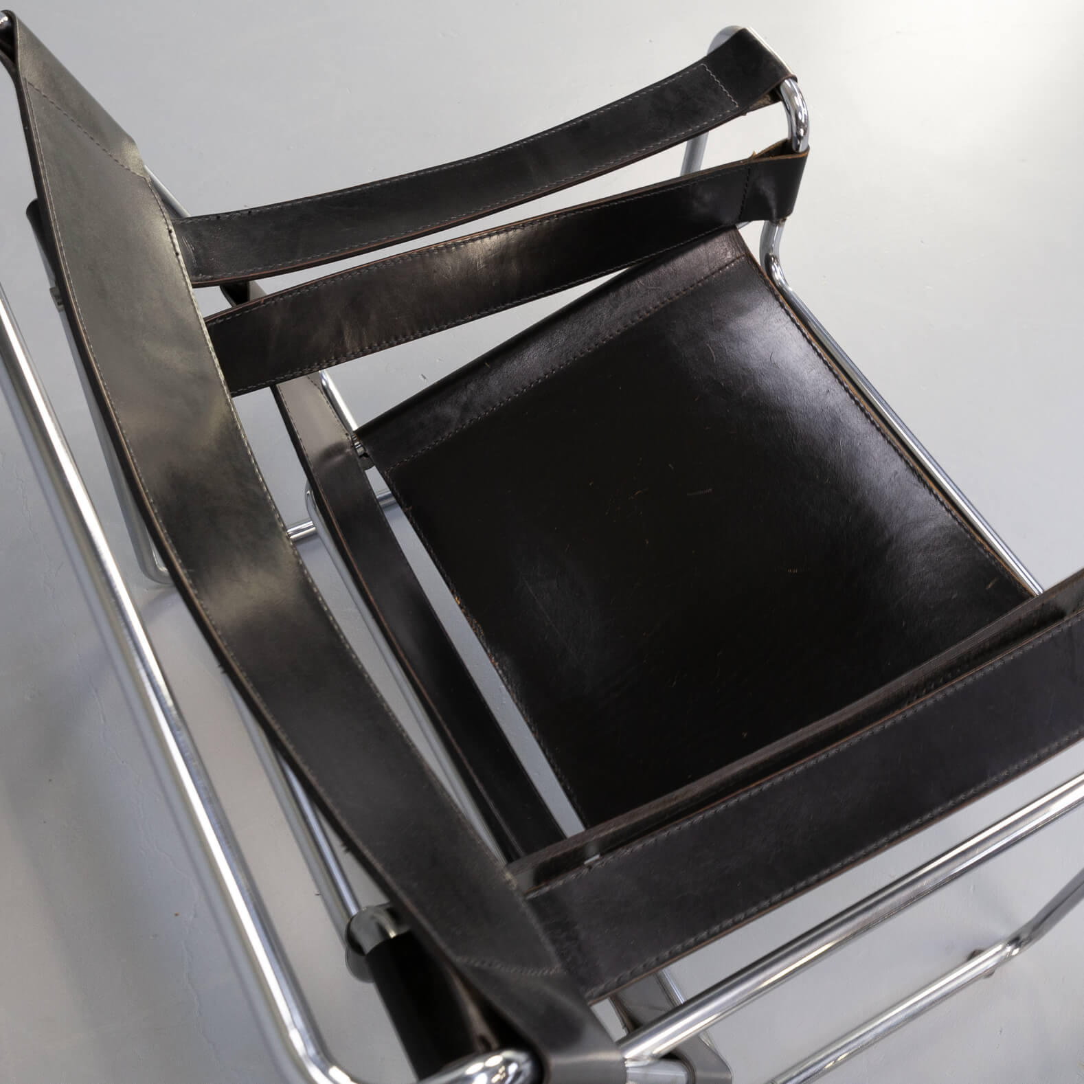 Marcel Breuer “wassily’ B3 chairs black leather for Gavina set/2