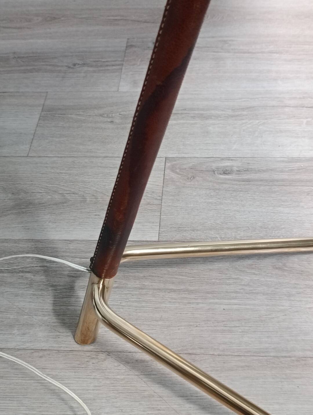 Leather-covered floor lamp by FJB Corsini for Metalarte 1950s