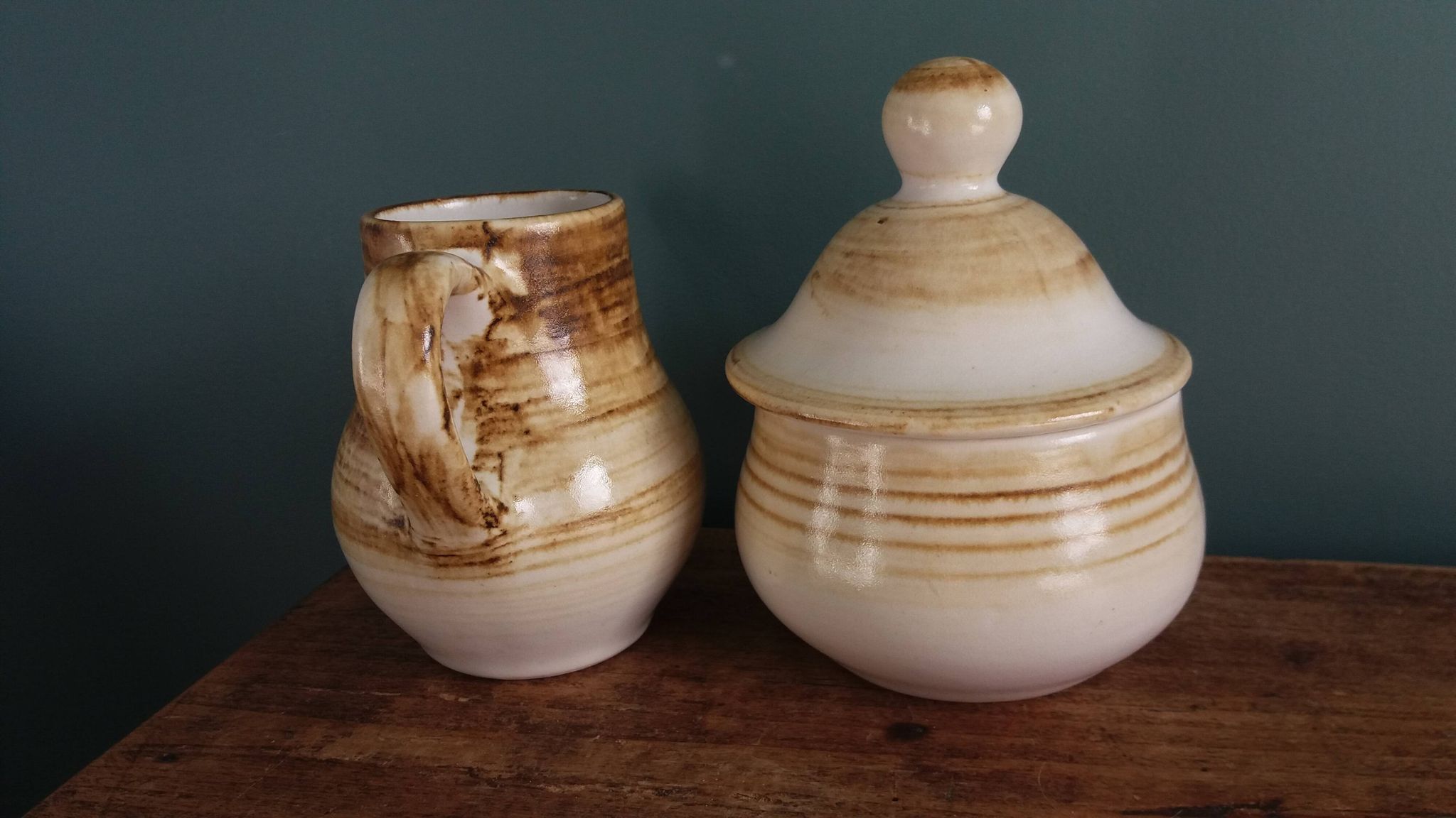 Sugar bowl and milk jug in Longchamp earthenware.