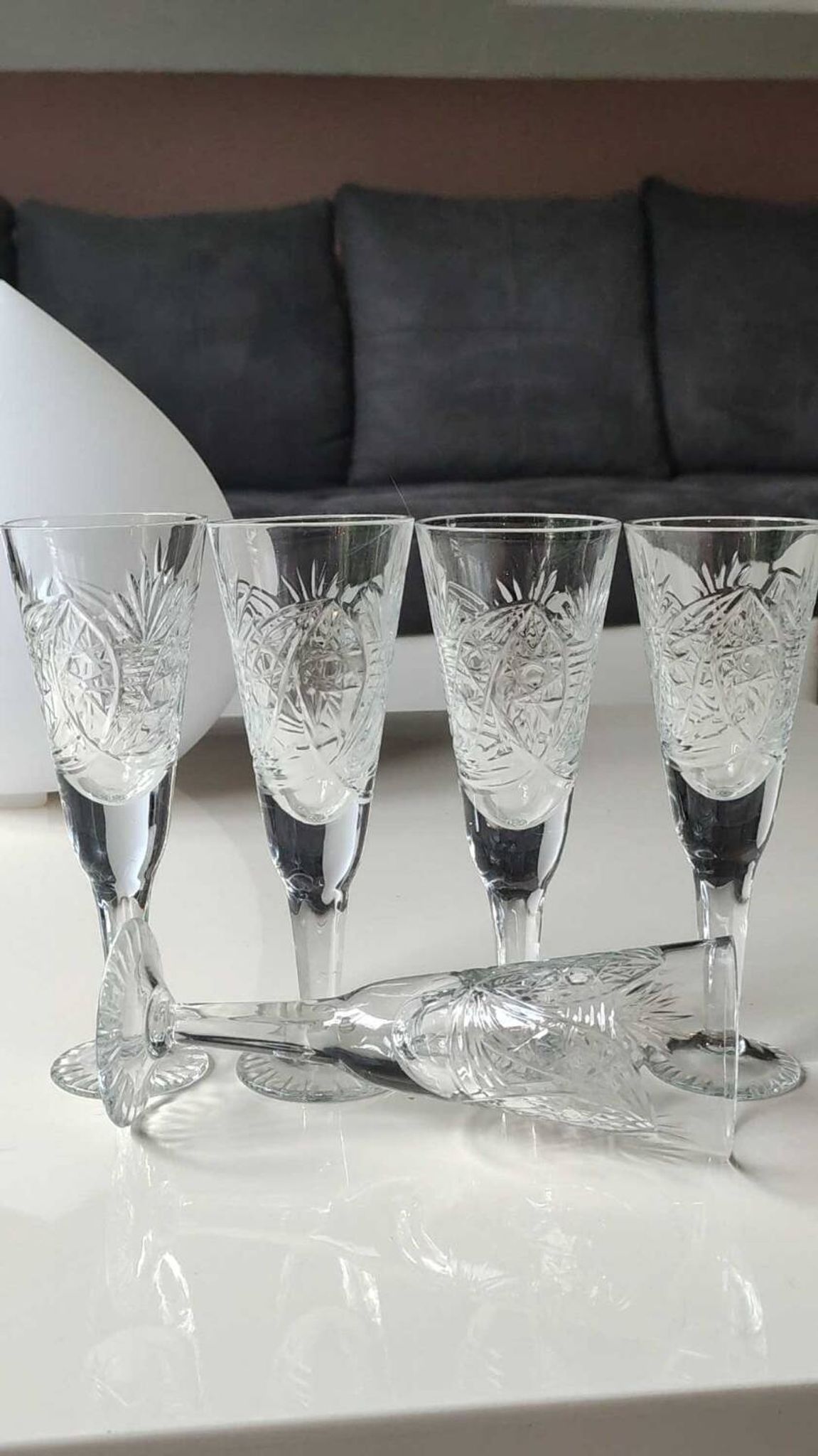 Lot 5 x Small Art Deco champagne flutes. Sophisticated star/cross/deciduous patterns. Boho chic. High 15.5 cm