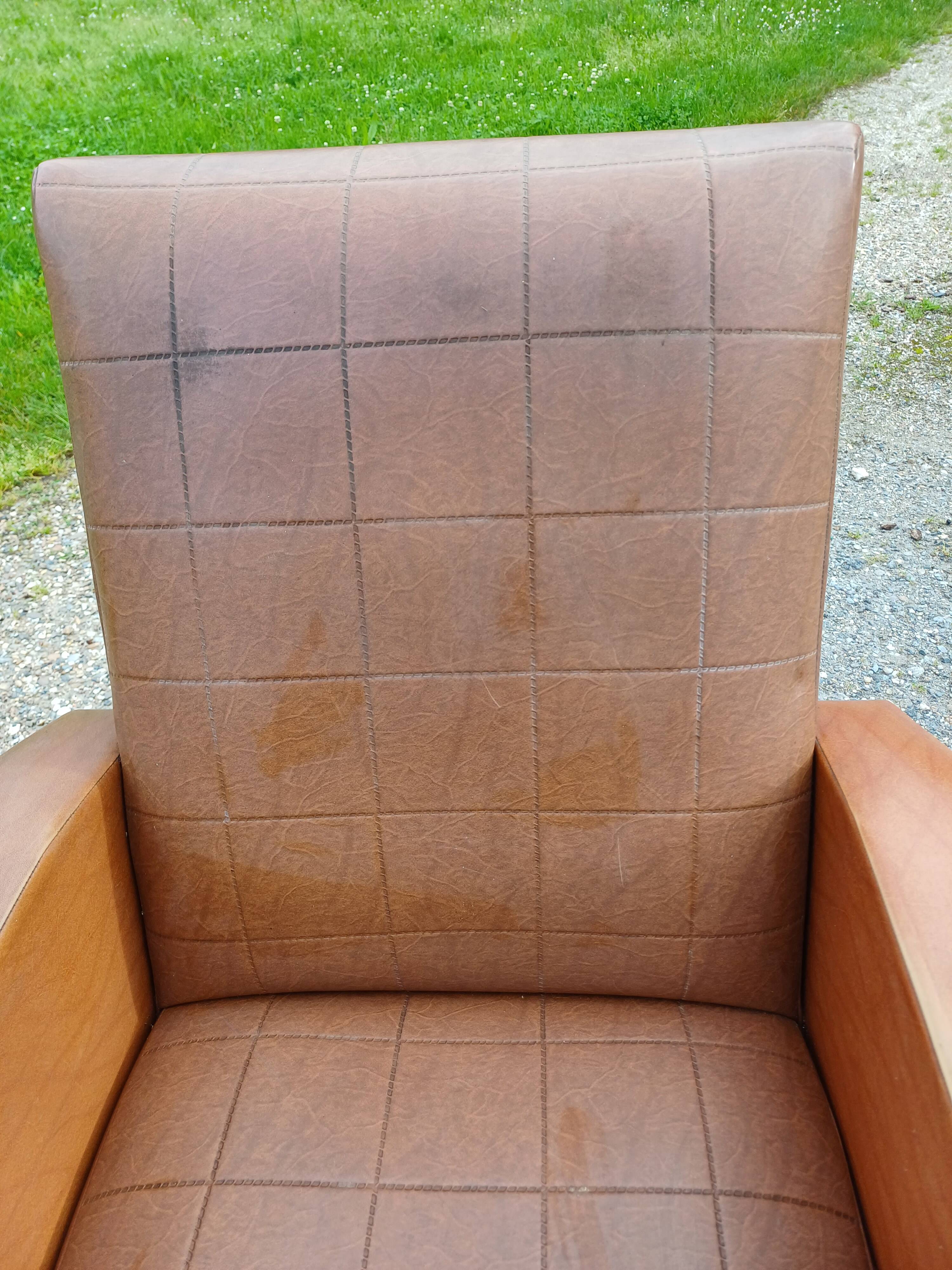 Paire de fauteuils vintage en skaï marron