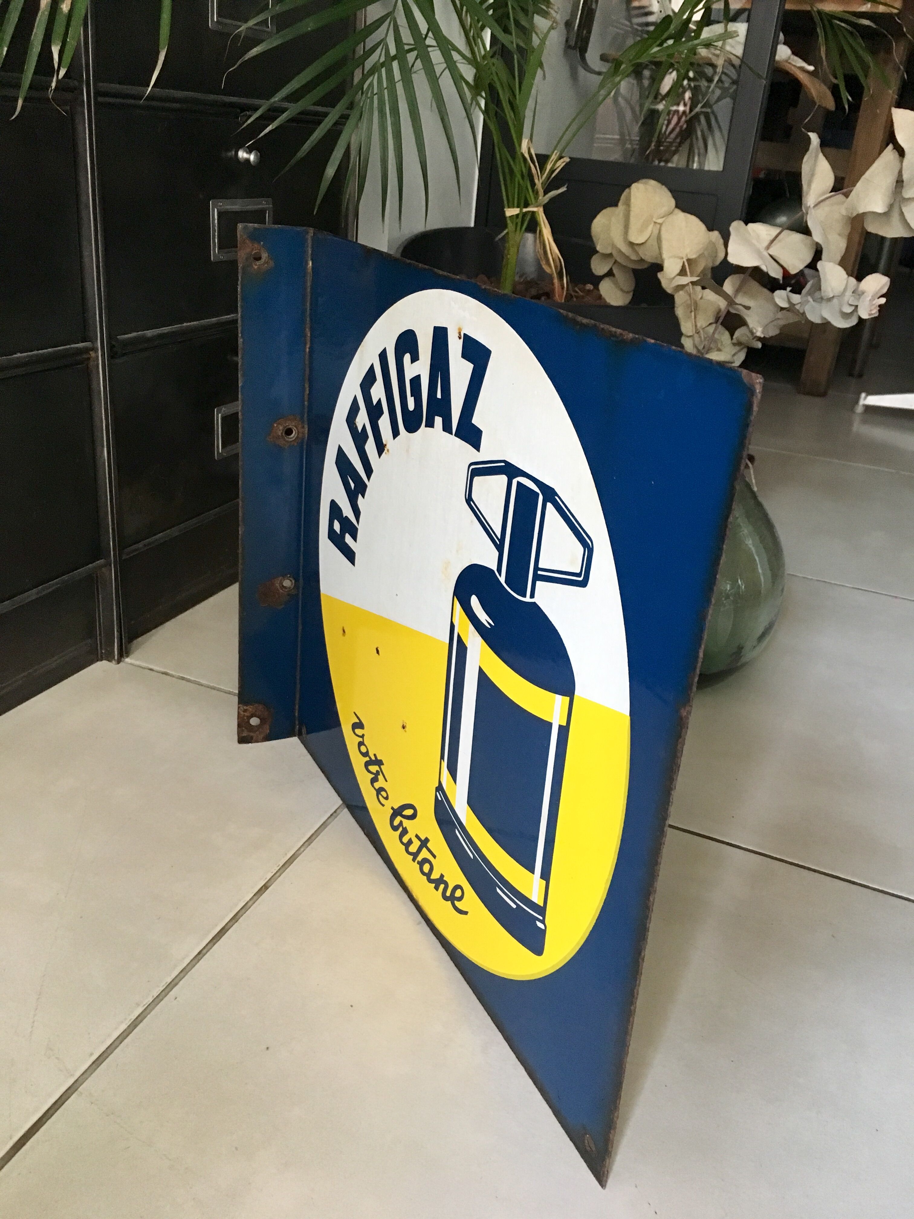 Raffigaz enameled plate