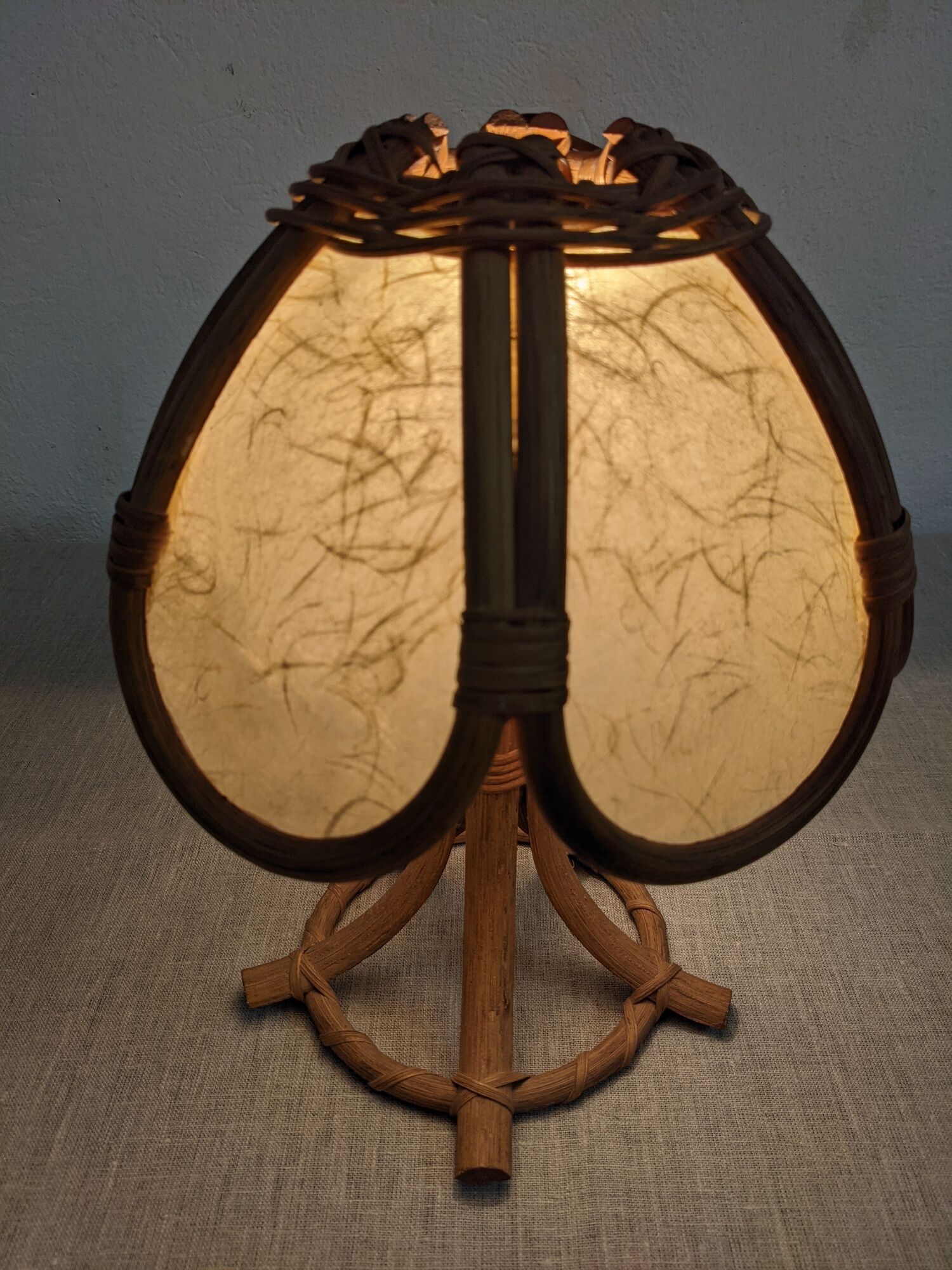 Lotus flower bedside lamp in skin and rattan from the 60s/70s