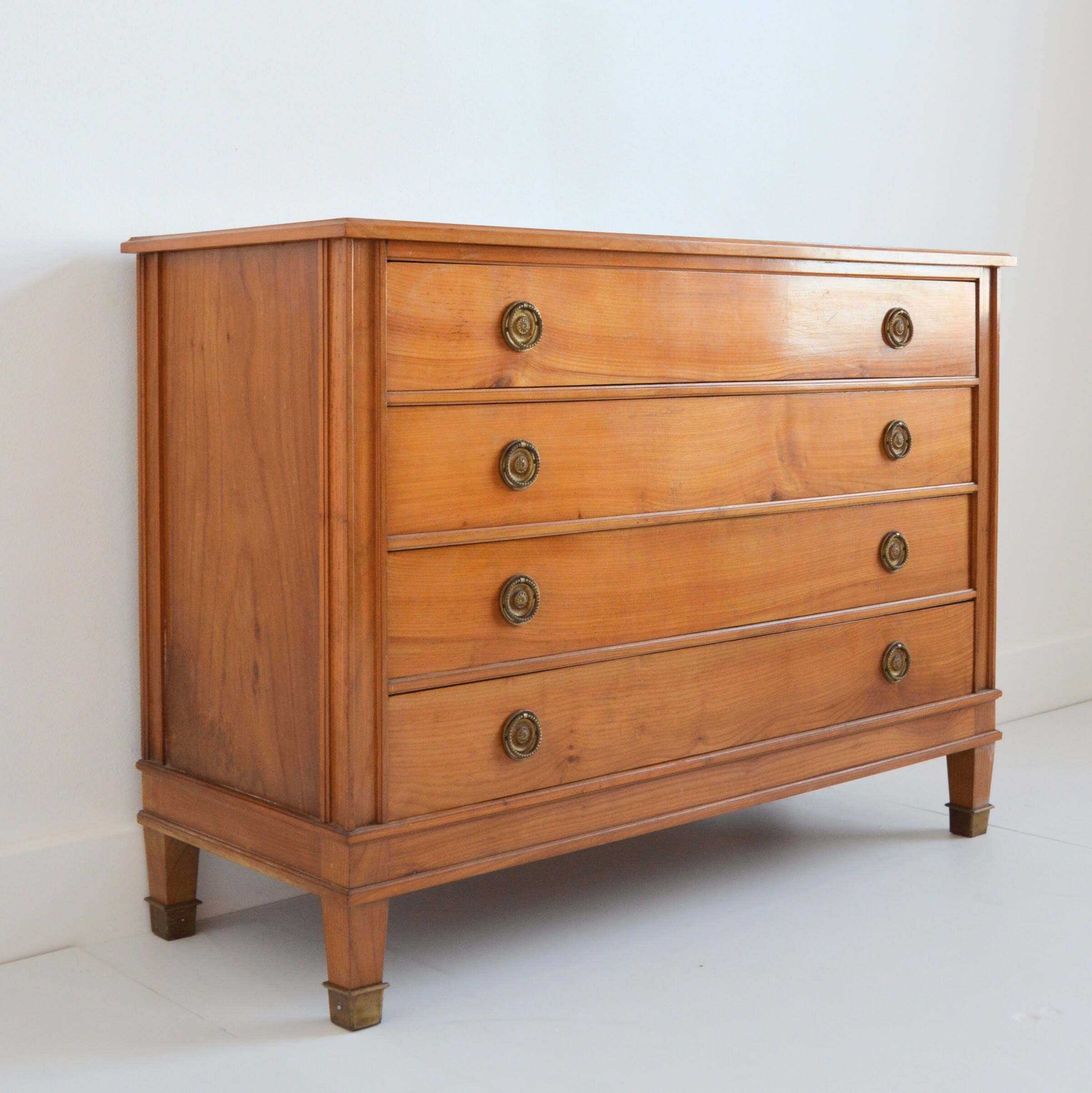 1960 vintage chest of drawers with 4 drawers