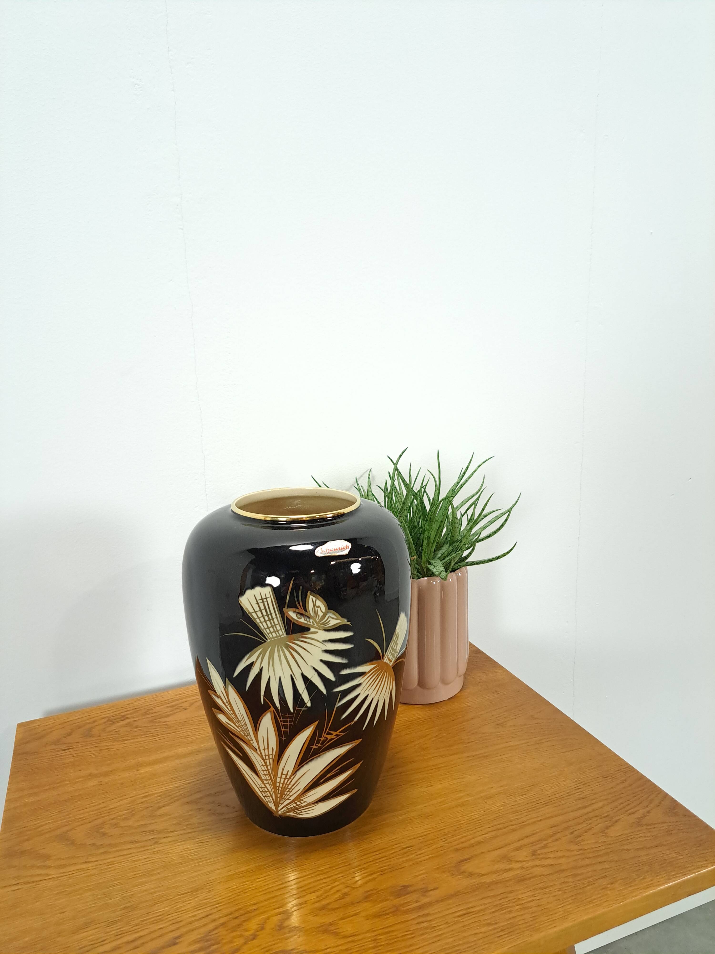 Porseleinen  vintage zwarte vaas Foreign, Scheurich, met gouden details en graan