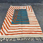 Tapis berbère beni ouraine à motifs colorés taille 150 x 250 cm