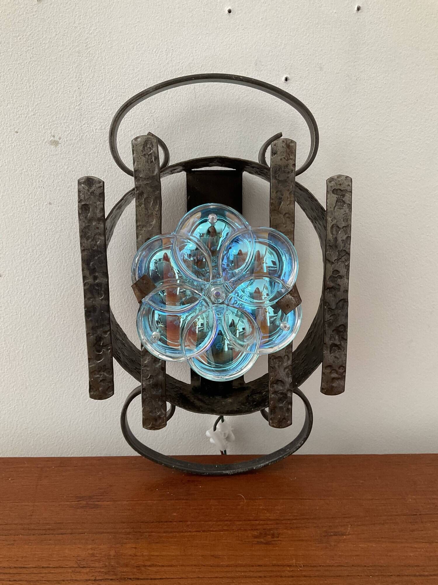Vintage wall lamp in wrought iron and De Murano glass from the 50s and 60s
