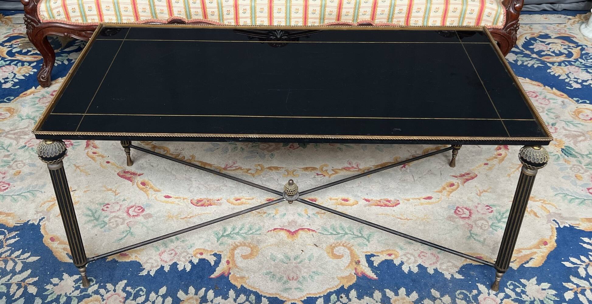 Table basse française néoclassique vintage.