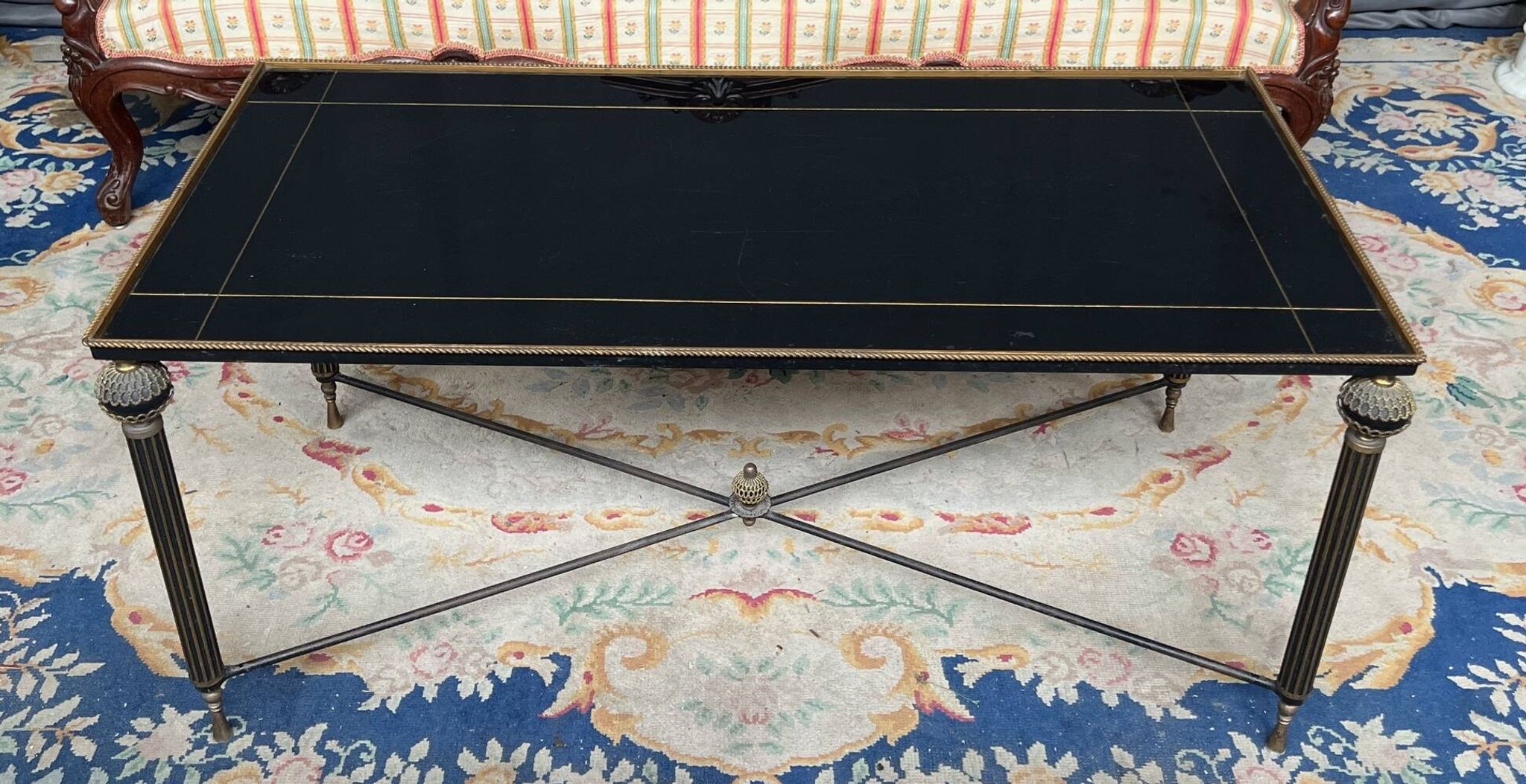 Table basse française néoclassique vintage.