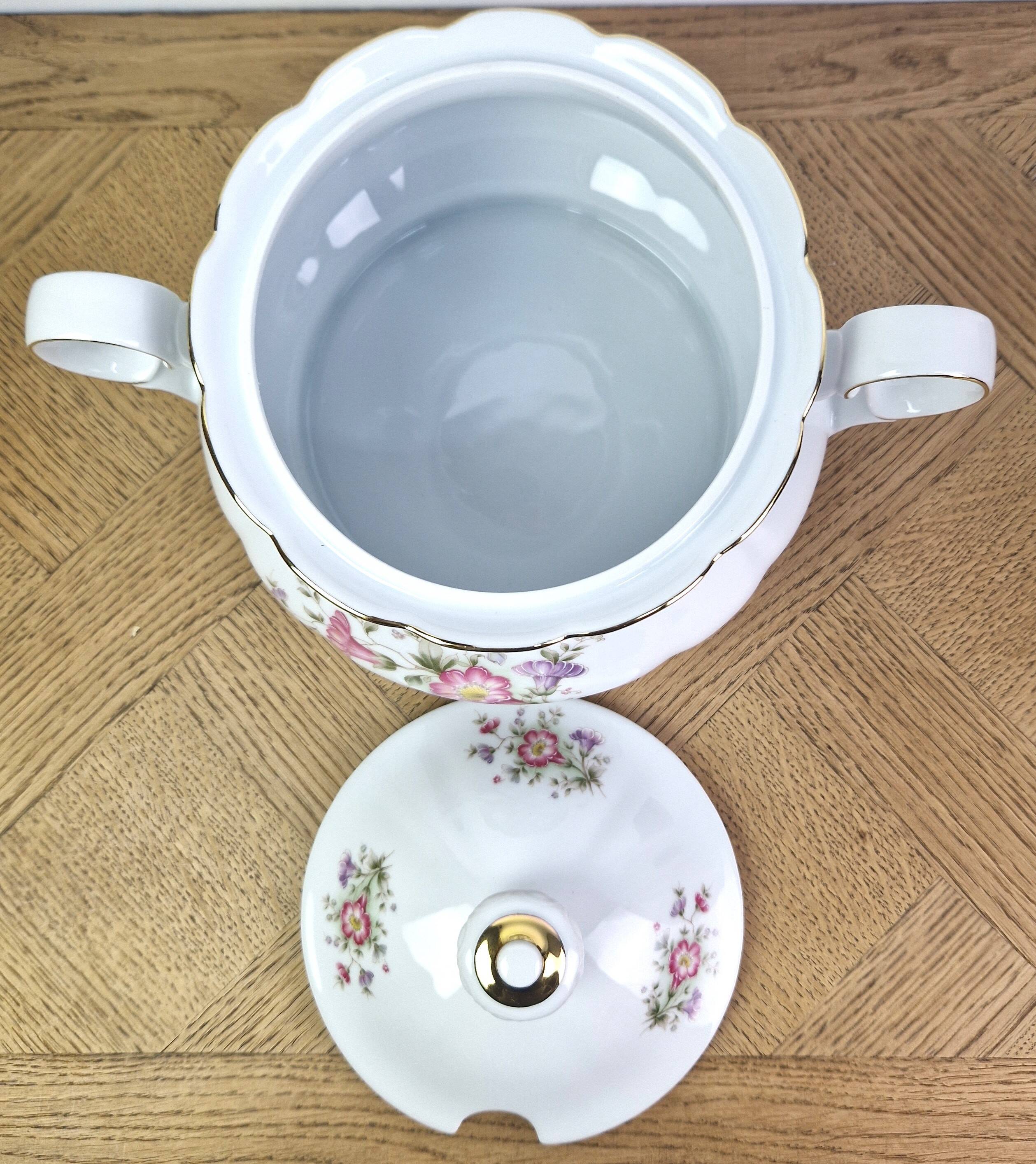 Vintage Mitterteich Bavaria soup tureen in porcelain with floral decoration.