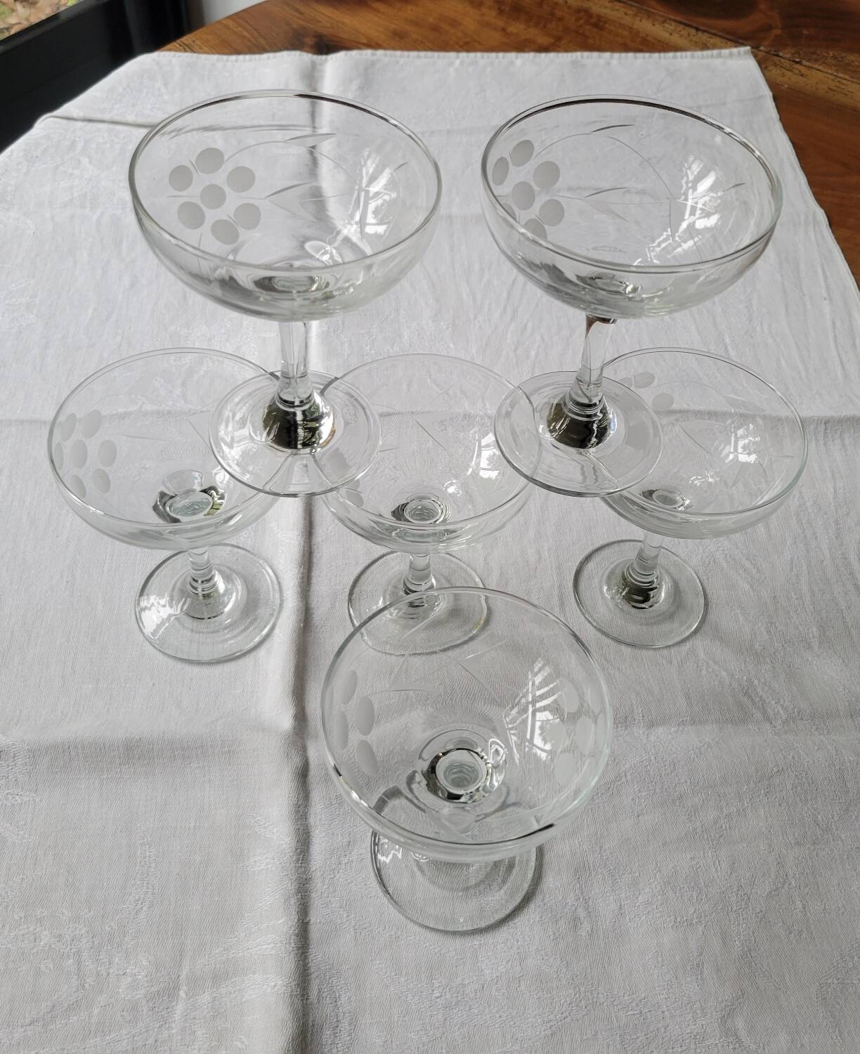 6 engraved champagne glasses