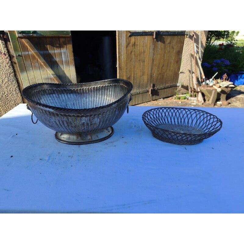2 silver-plated baskets