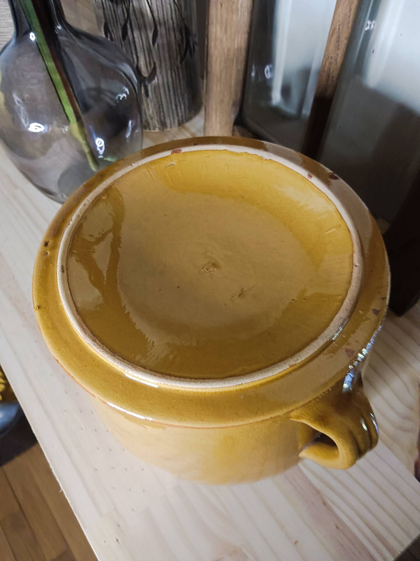 Marmite / Vintage earthenware casserole with lid (21 x