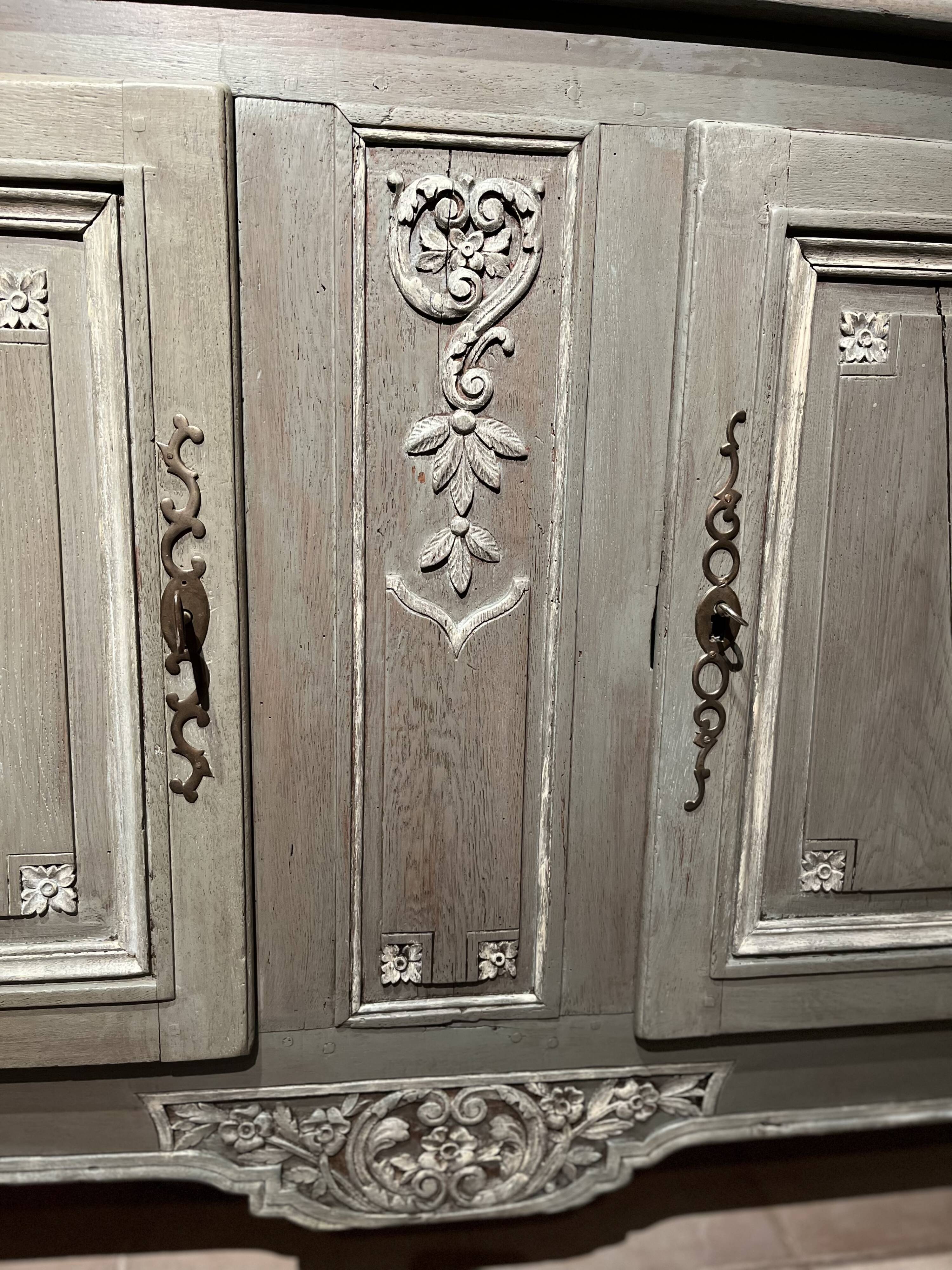 Buffet Louis XV patinated