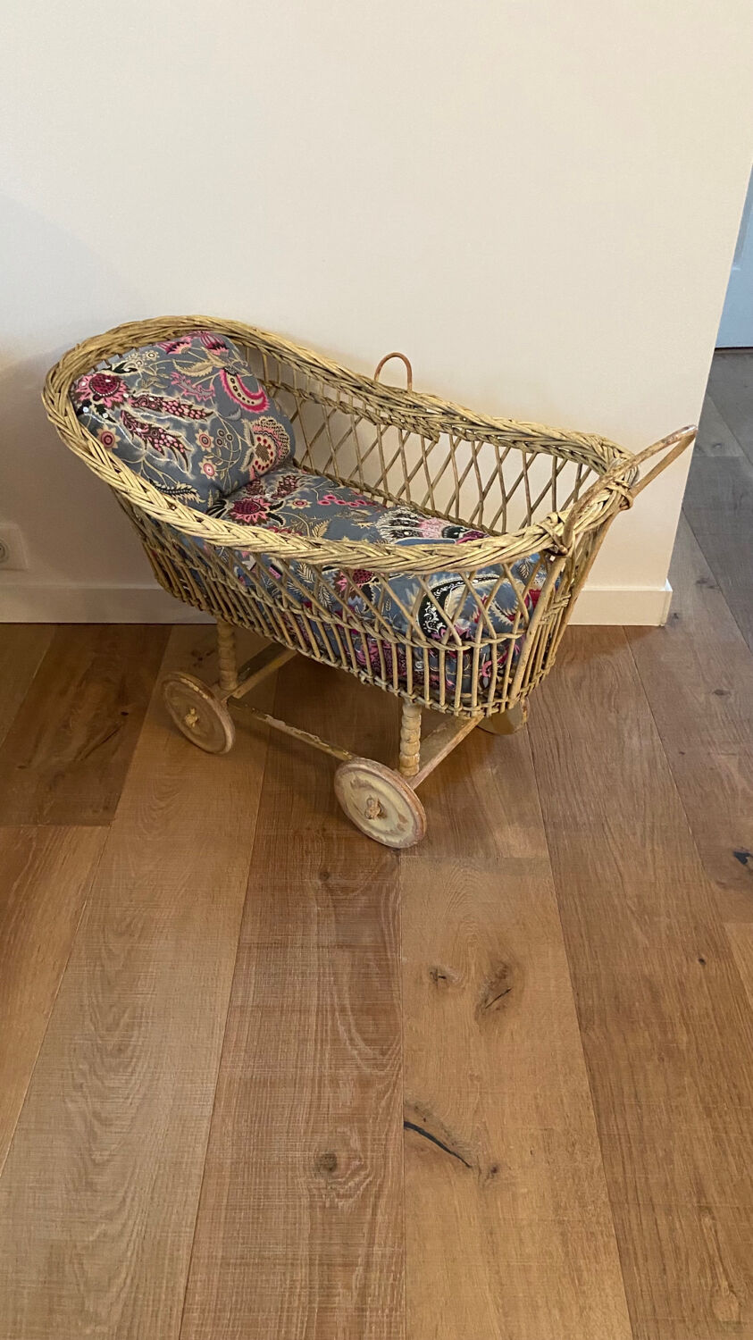 Cradle for vintage rattan doll