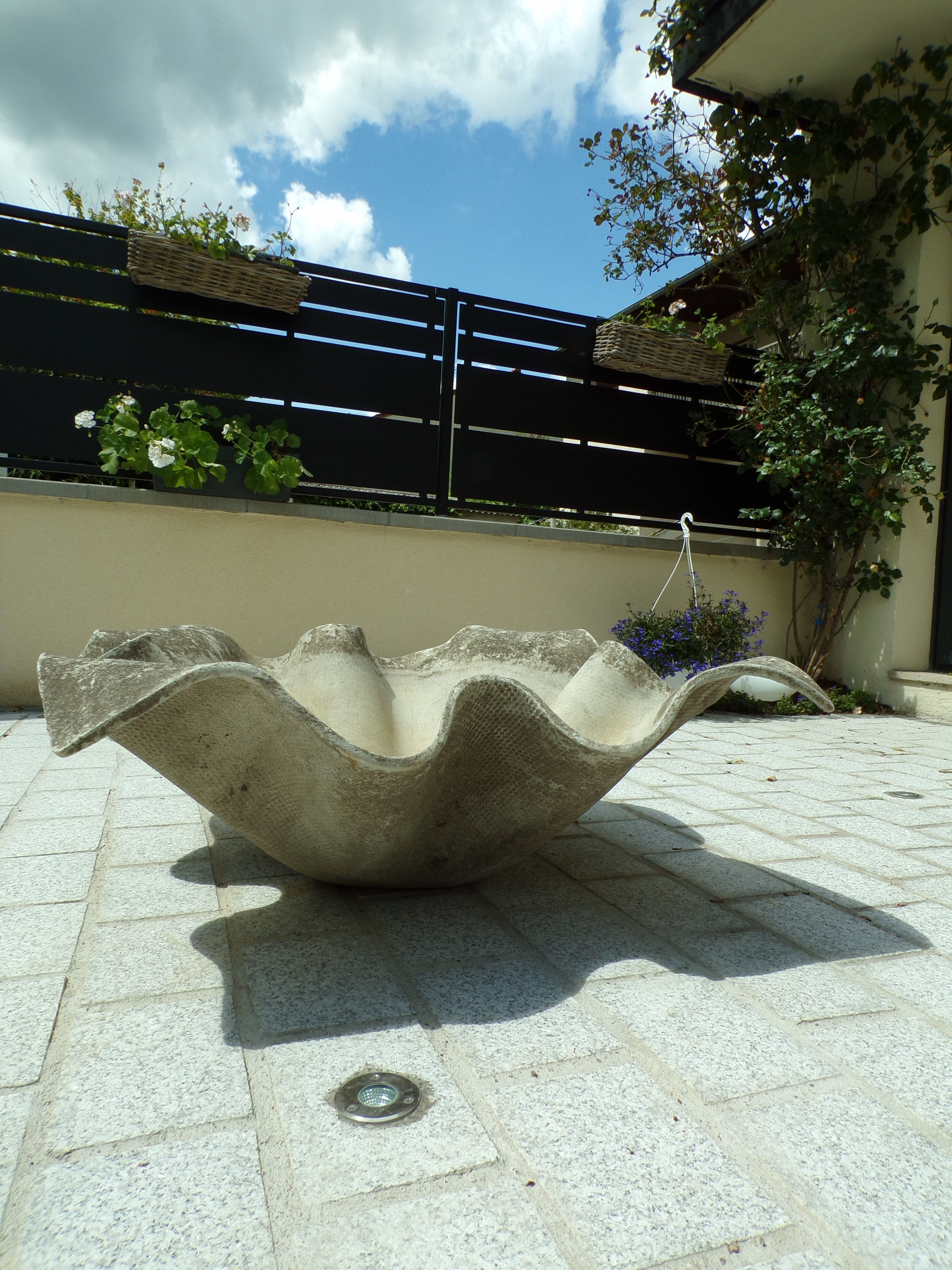 Élo France brand planter