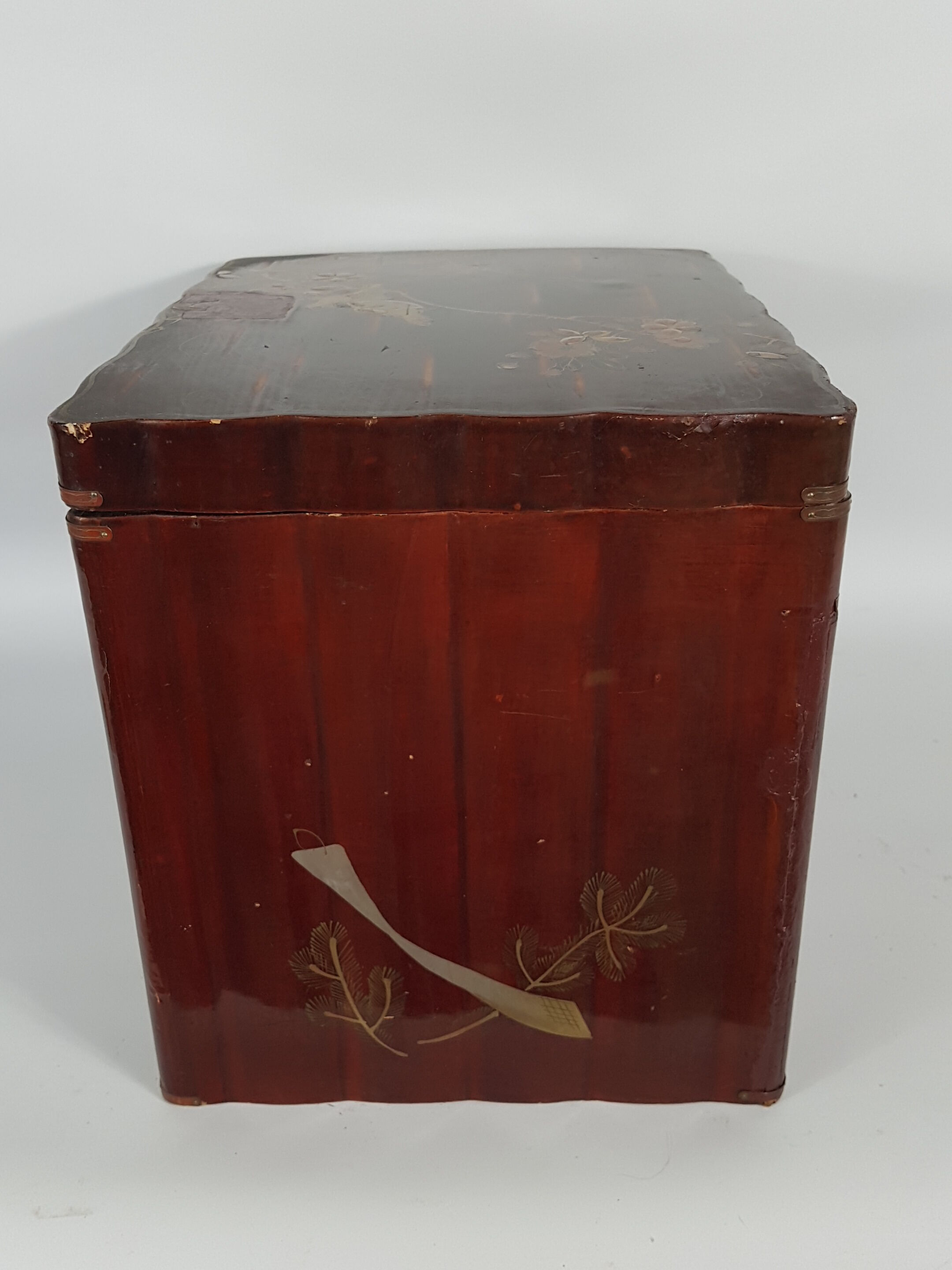 Sewing box or lacquered wood storage Japan early XX