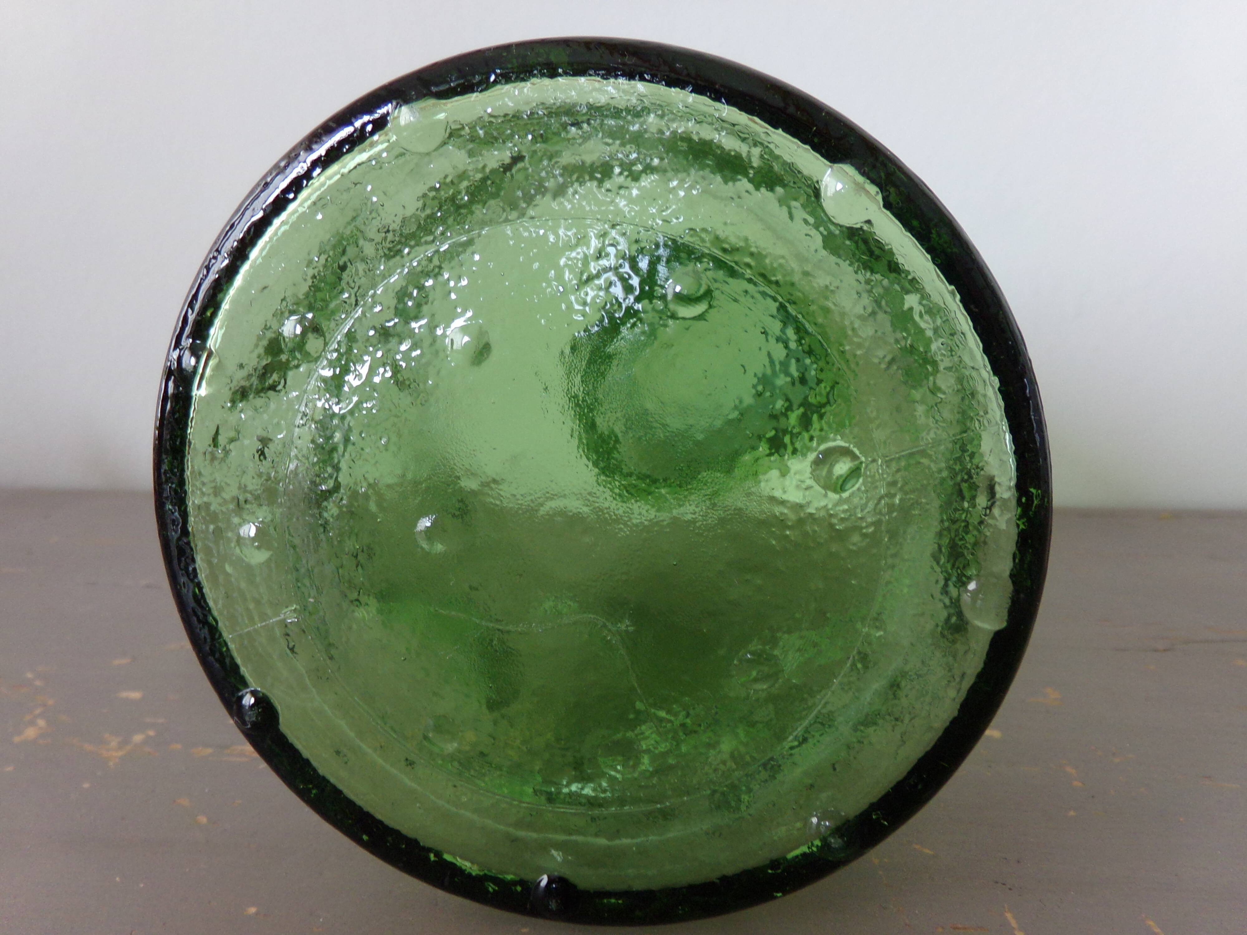 Bubbled glass carafe