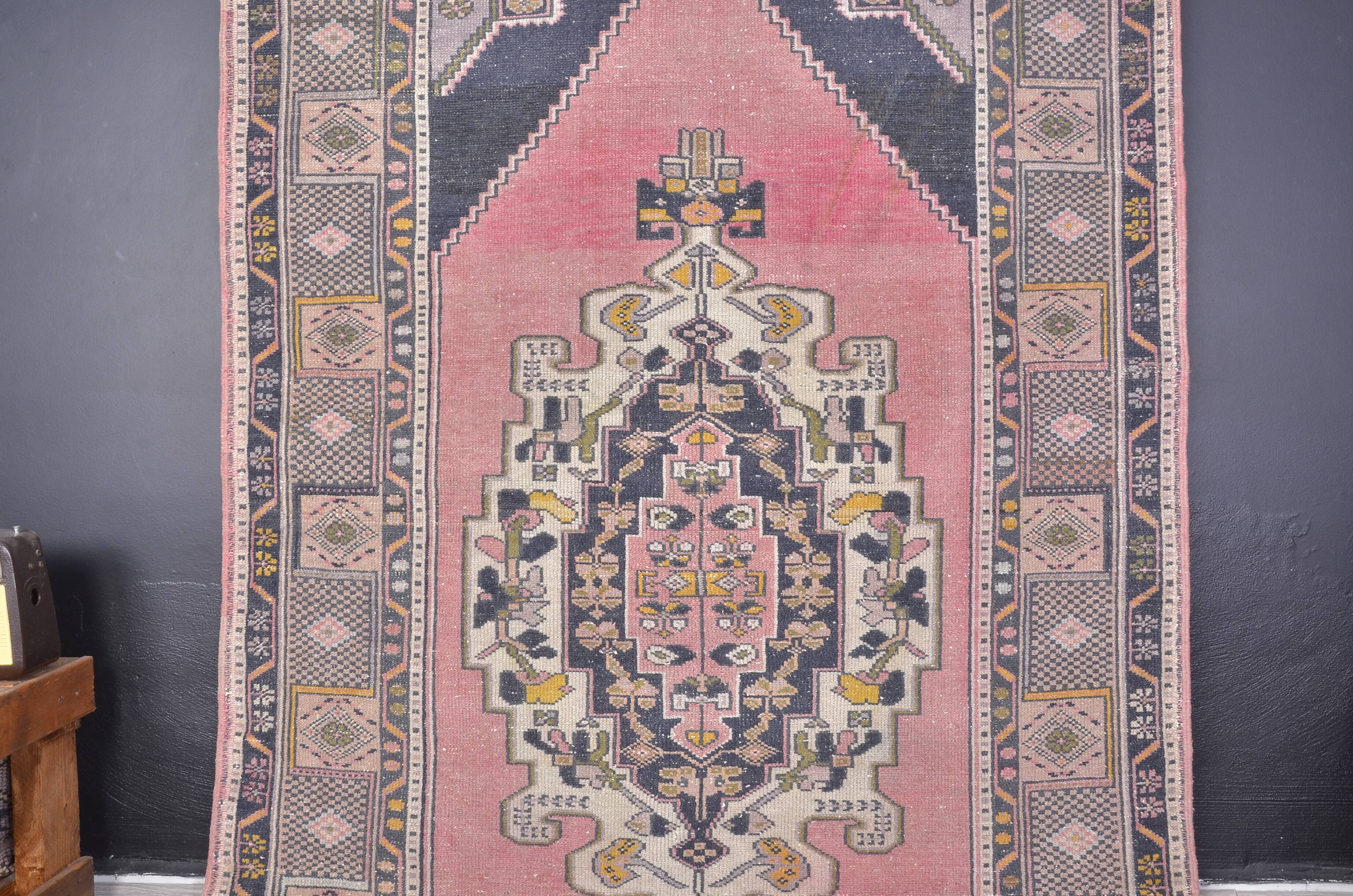 One a Kinf Of Unique Vintage Rug c837