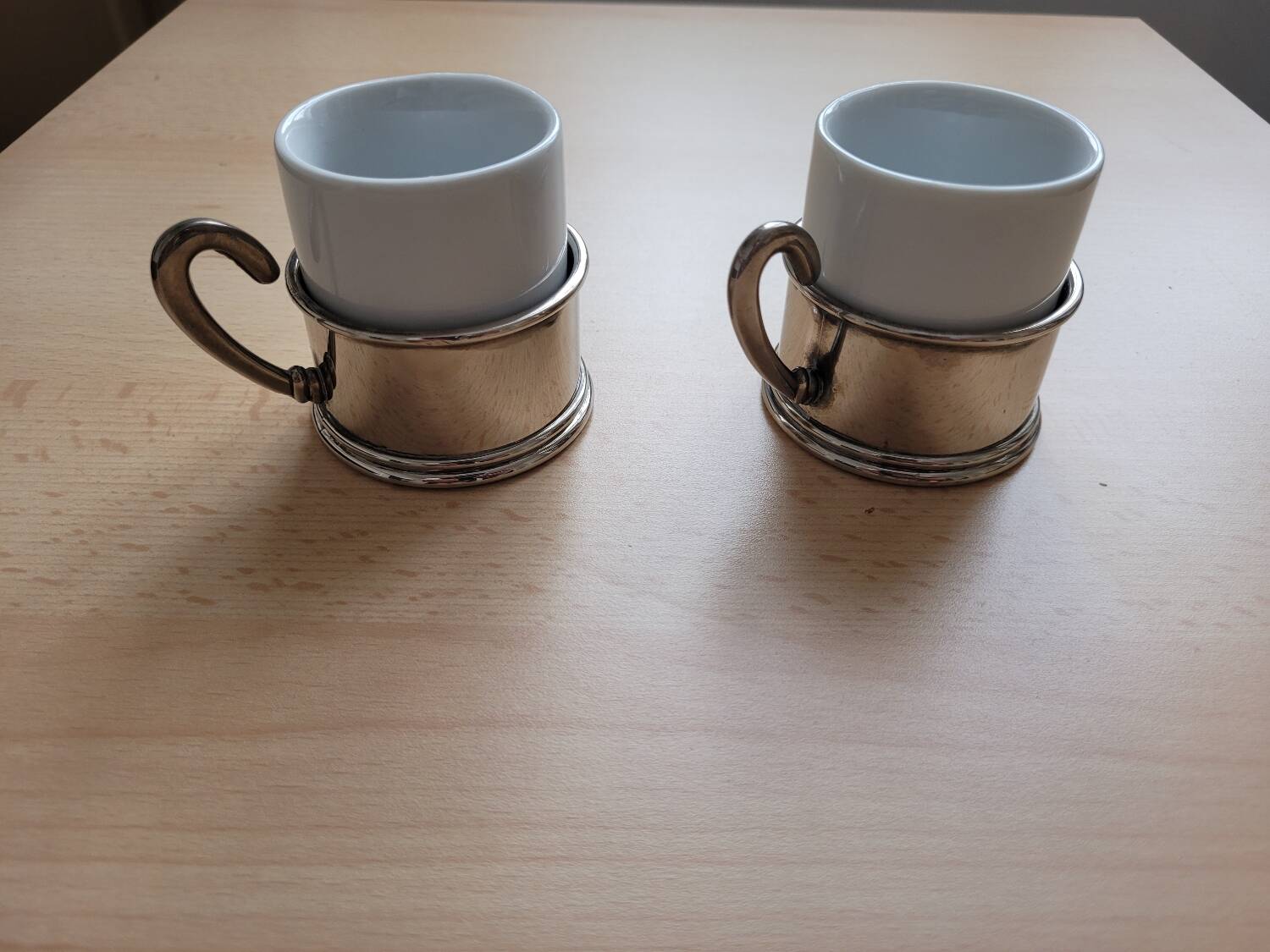 2 porcelain coffee cups with cup holder and metal tray