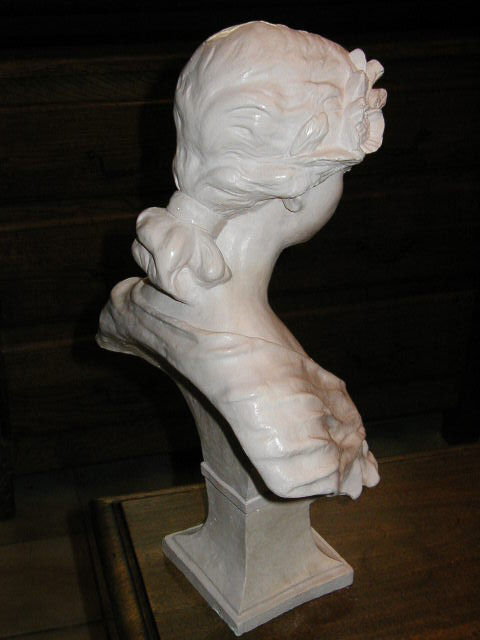 Bust of a woman art nouveau marianne style, beige patina very light