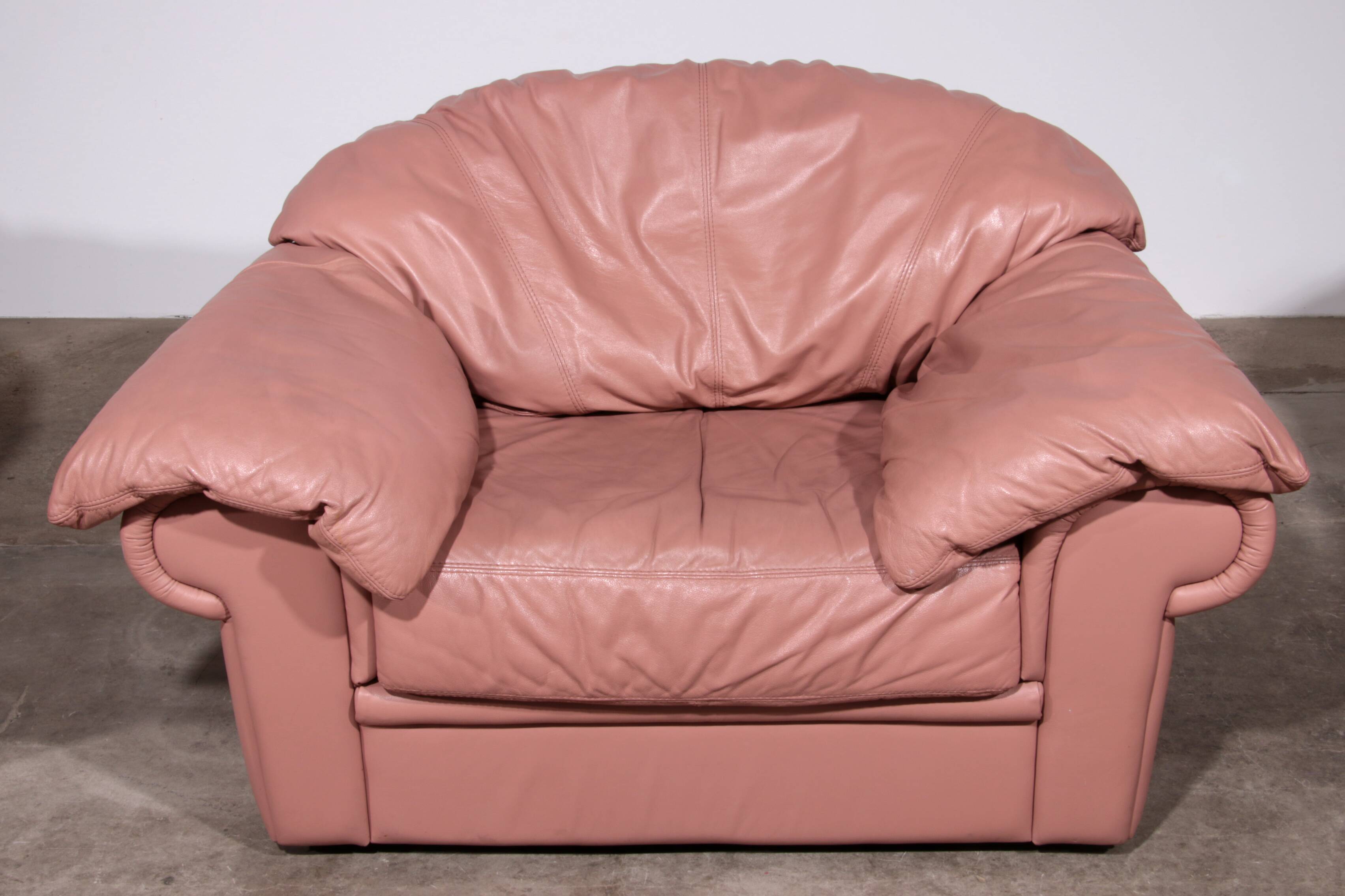 Ensemble de salon italien vintage – 4 pièces en cuir rose (années 1970)