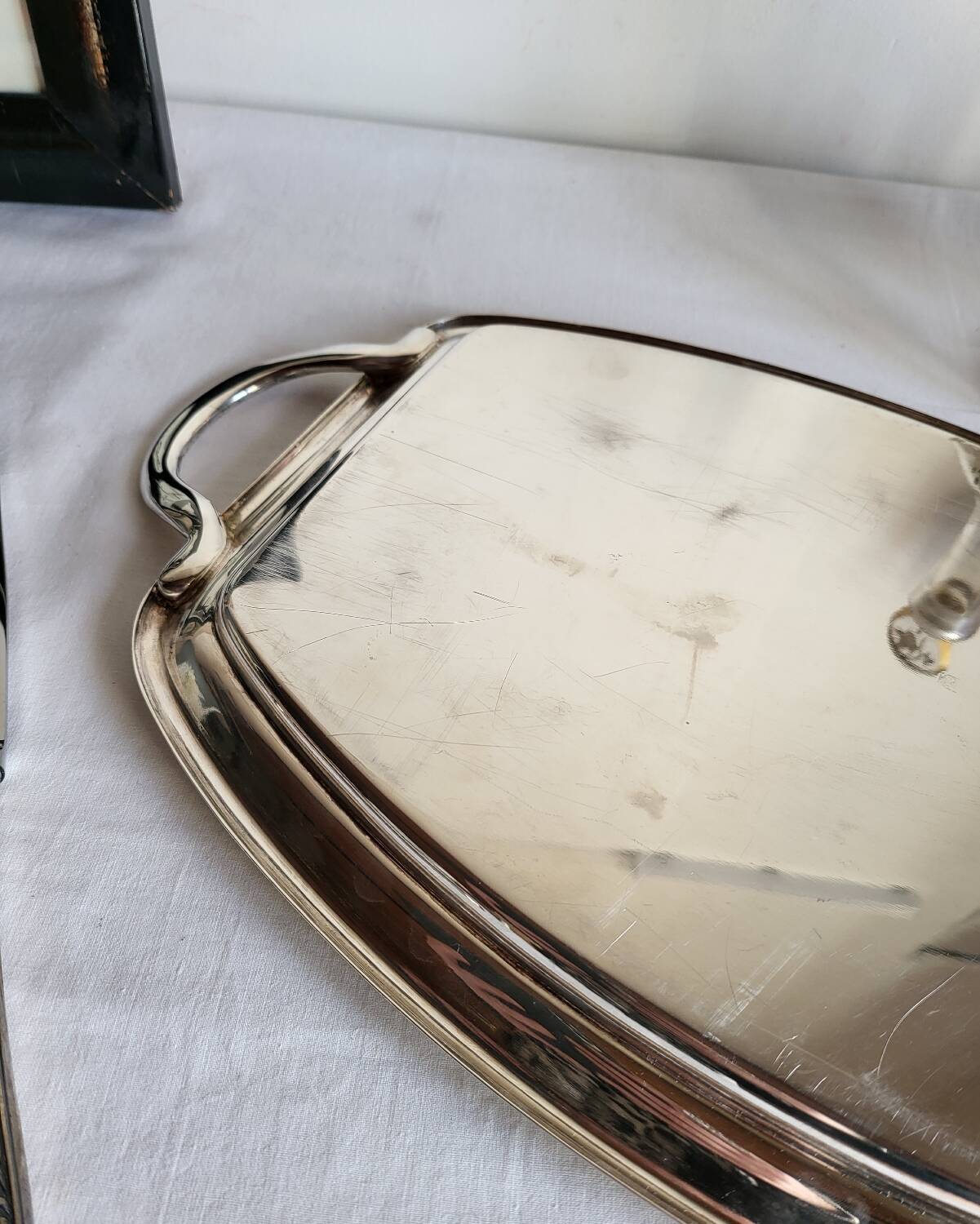 Silver-plated serving dish Quist and its asparagus cradle grid.