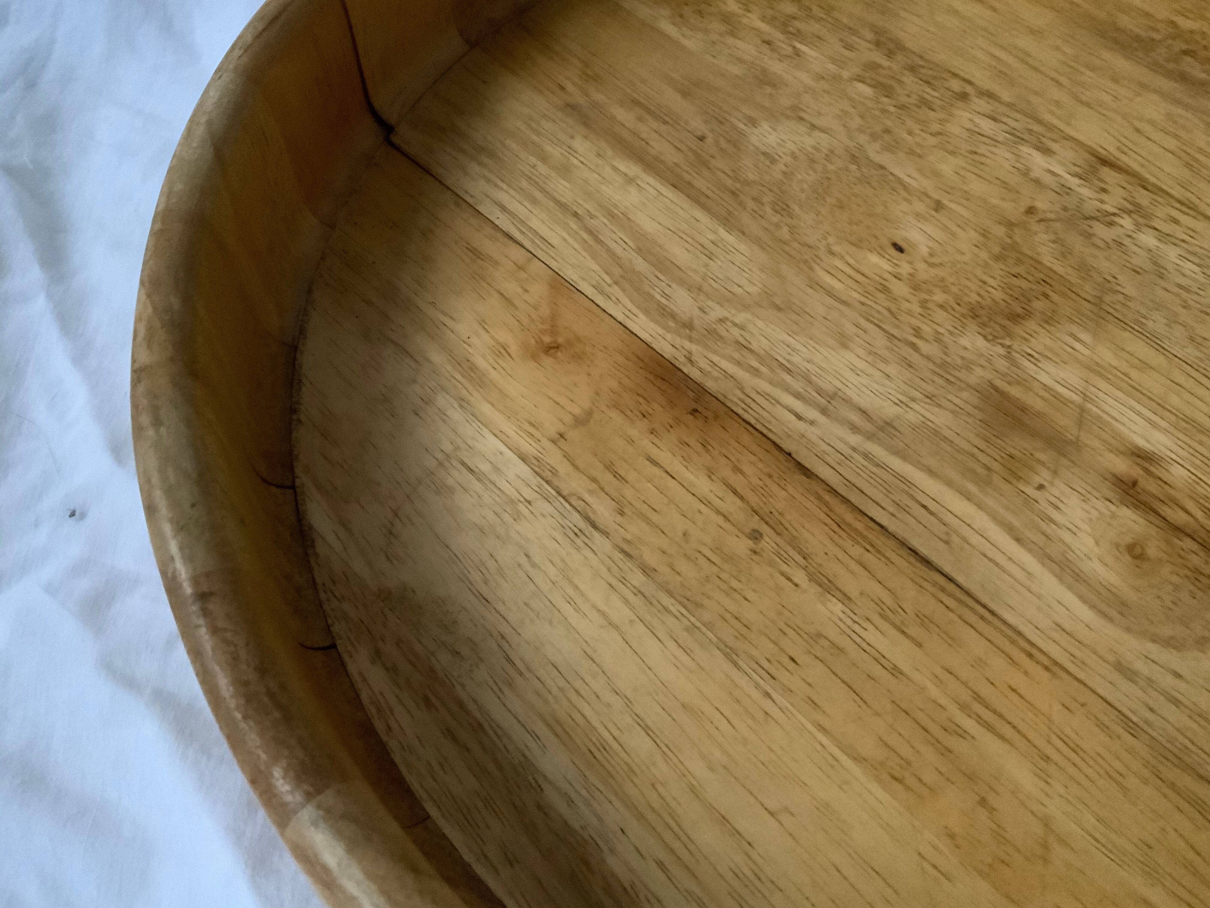 Round wooden top