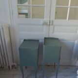 Mismatched vintage bedside tables, 1 drawer, 1 niche sublimated in smoky green.