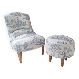 Fauteuil crapaud et son repose pied en toile de Jouy bleu