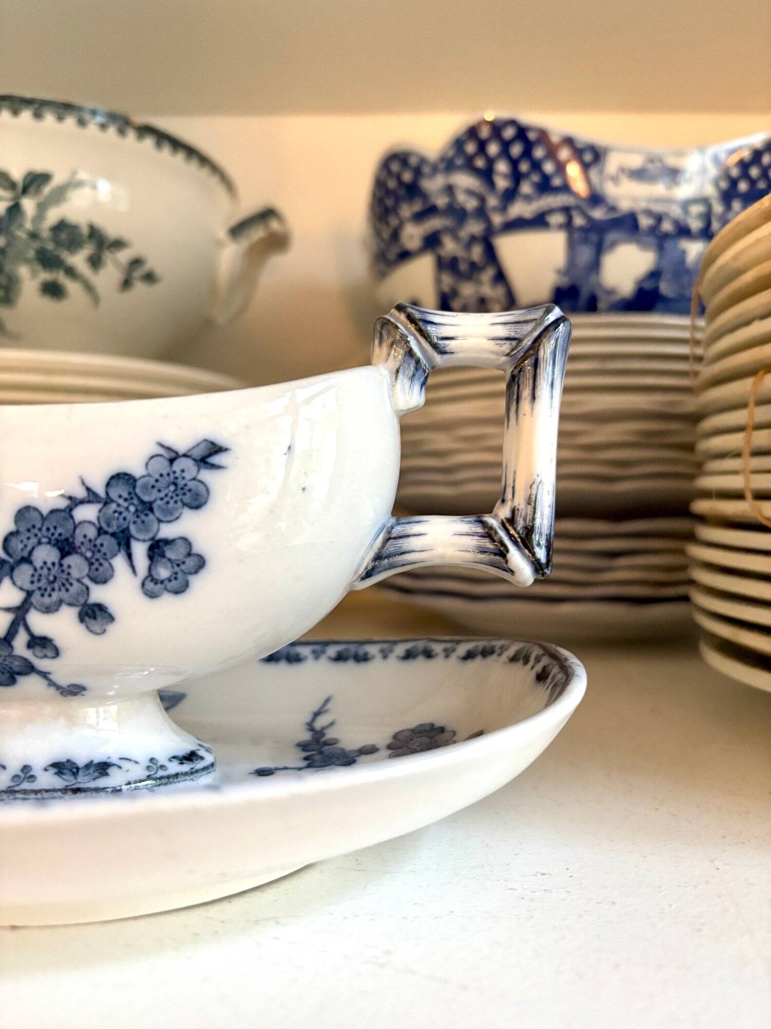 Ironware sauce boat, "Carmen" service