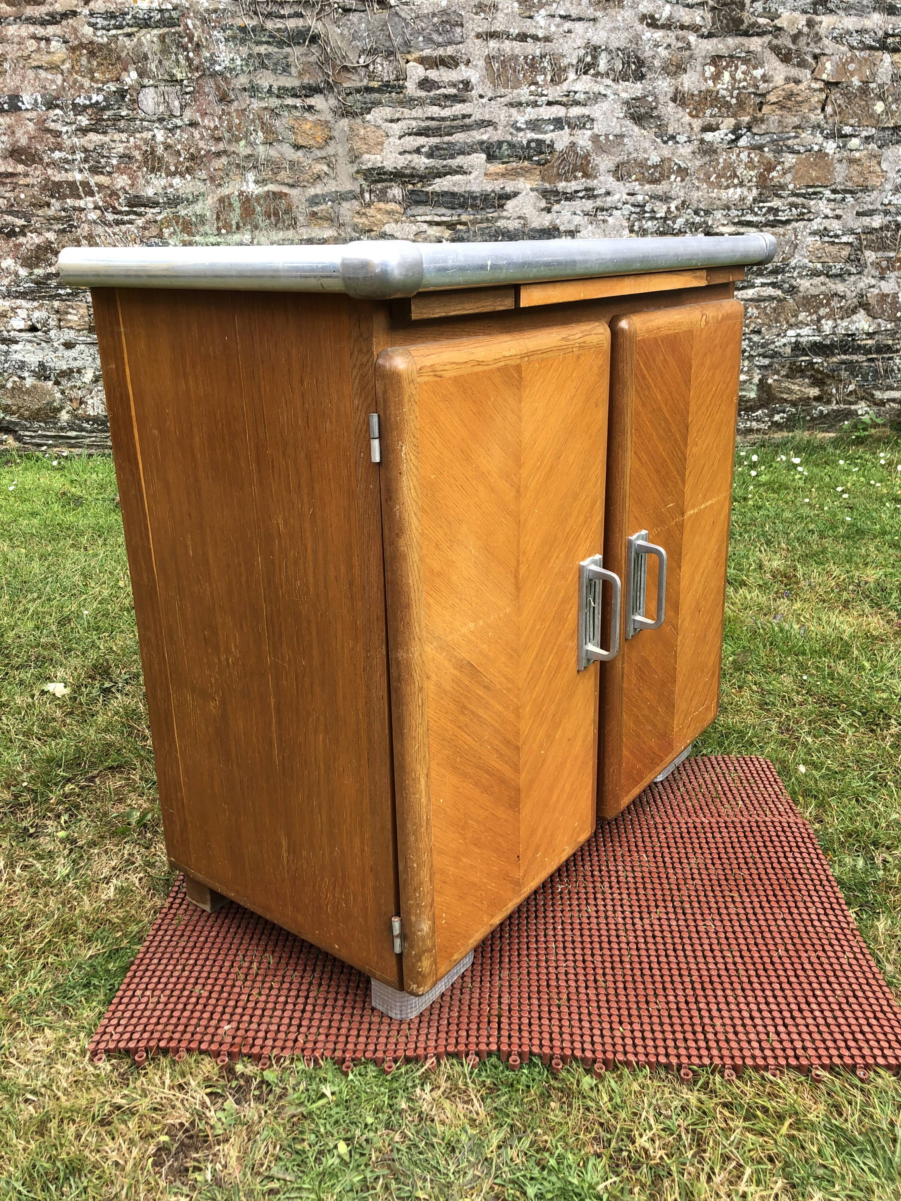 Buffet Mado vintage à 2 portes et 1 tirette en cp chêne.