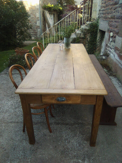 Farm table
