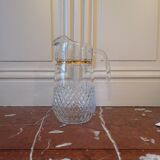 carafe en verre et bord doré