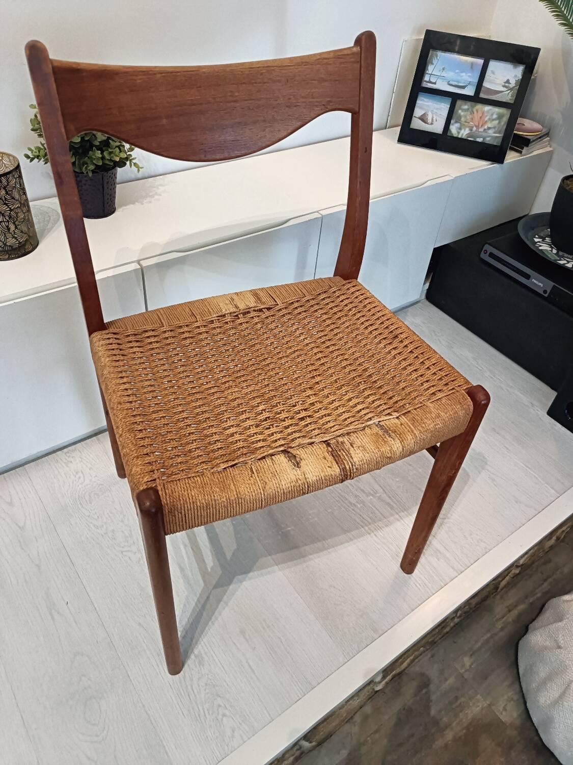 Set of 6 vintage Danish Scandinavian chairs