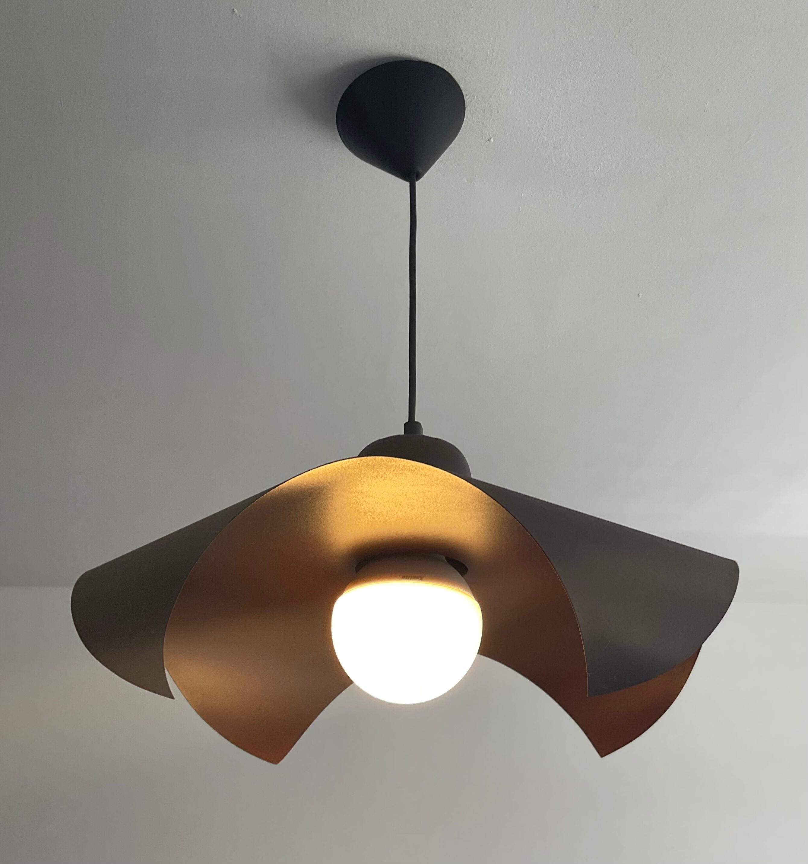 Folded metal design pendant lamp