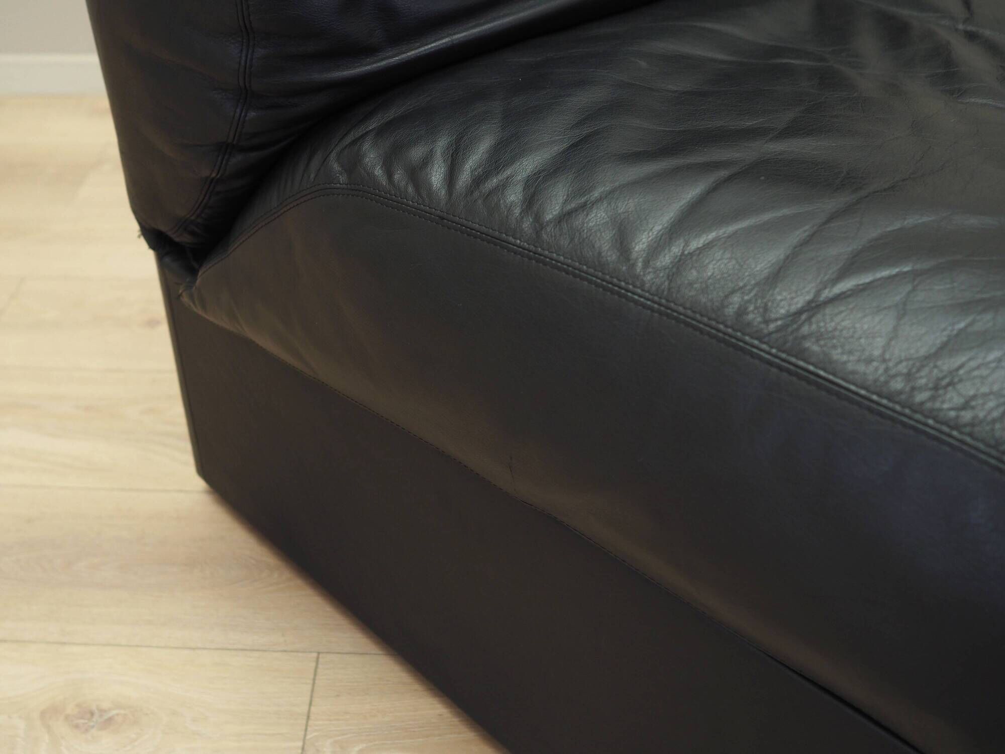 Black leather pouf/armchair, Italian design, 1960s, made in Italy.