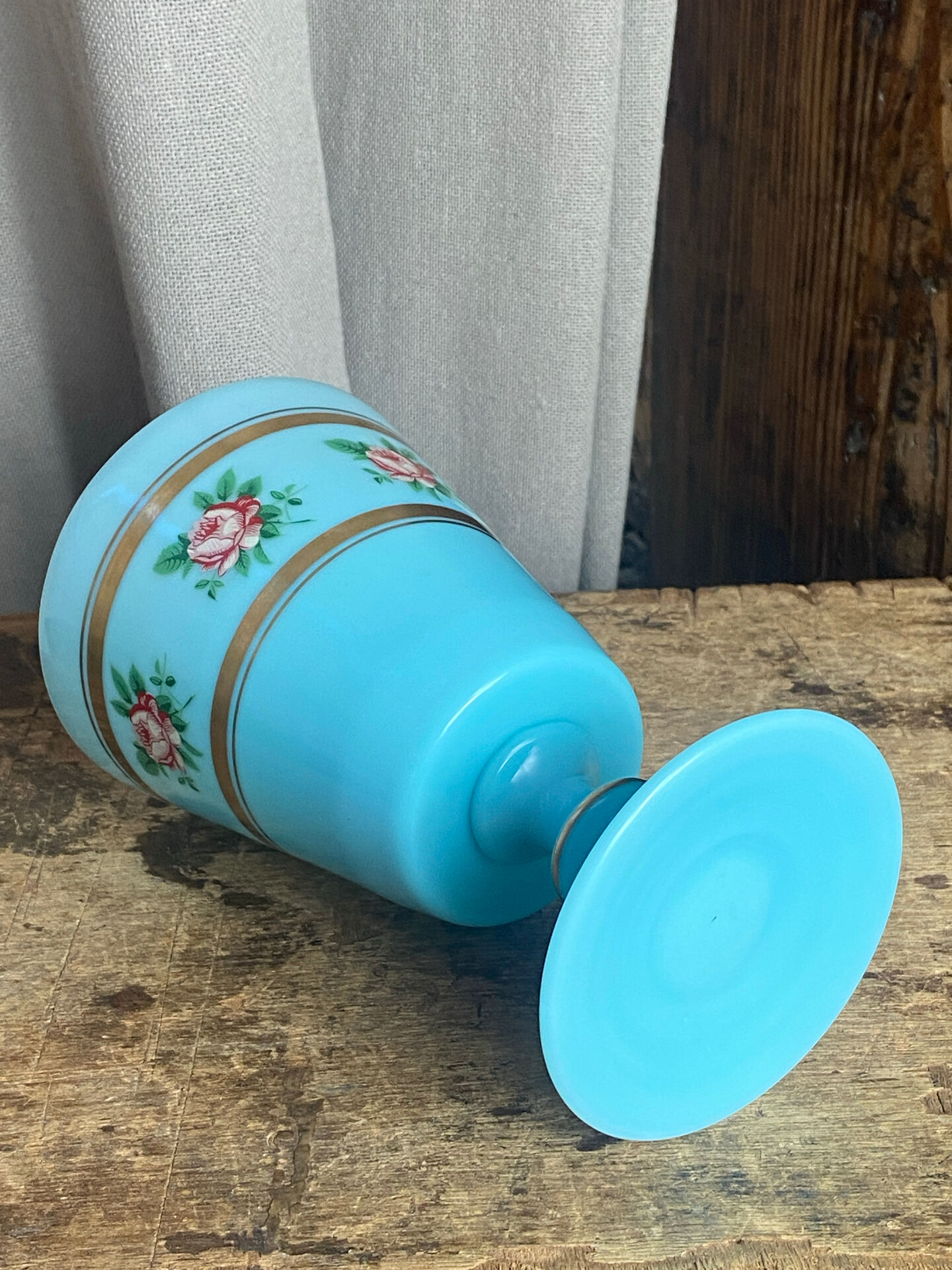Calice en verre opalin bleu