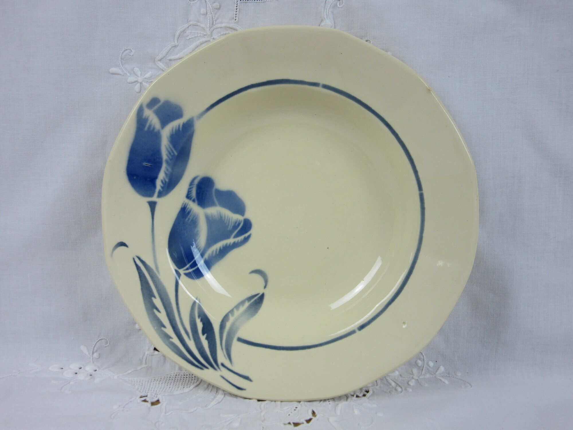 Ensemble de 6 assiettes creuses Digoin Sarreguemines à décor de tulipe